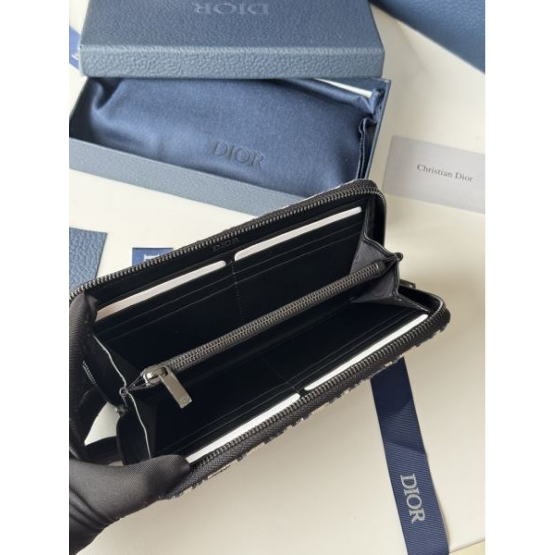 オブリークラウンドファスナー長財布 ジャカードデザイン DIOR ディオール コピー 長財布 収納力充実 エレガントウォレット 人気モデル