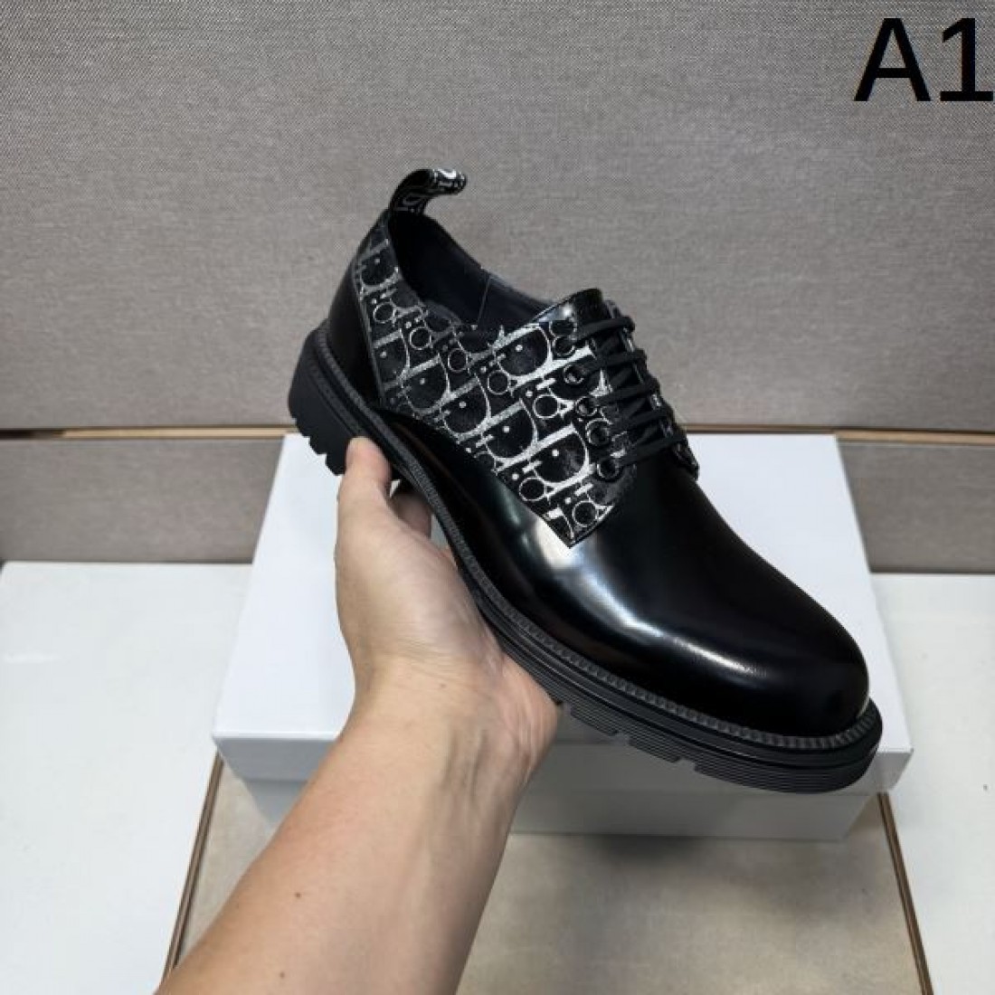 クラシック 重厚 DIOR ディオール コピー レースアップシューズ ブラウン×ブラックグラデーション スムースレザー 厚底ラグソール メタルアイレット仕様 高級感ある足元