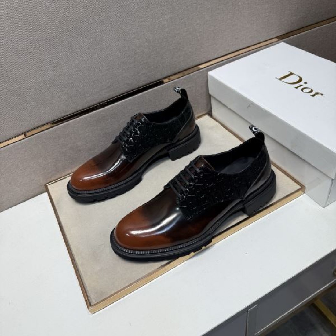 クラシック 重厚 DIOR ディオール コピー レースアップシューズ ブラウン×ブラックグラデーション スムースレザー 厚底ラグソール メタルアイレット仕様 高級感ある足元