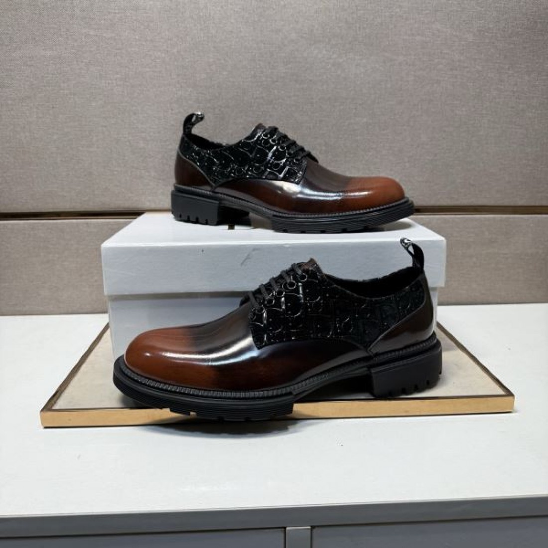 クラシック 重厚 DIOR ディオール コピー レースアップシューズ ブラウン×ブラックグラデーション スムースレザー 厚底ラグソール メタルアイレット仕様 高級感ある足元