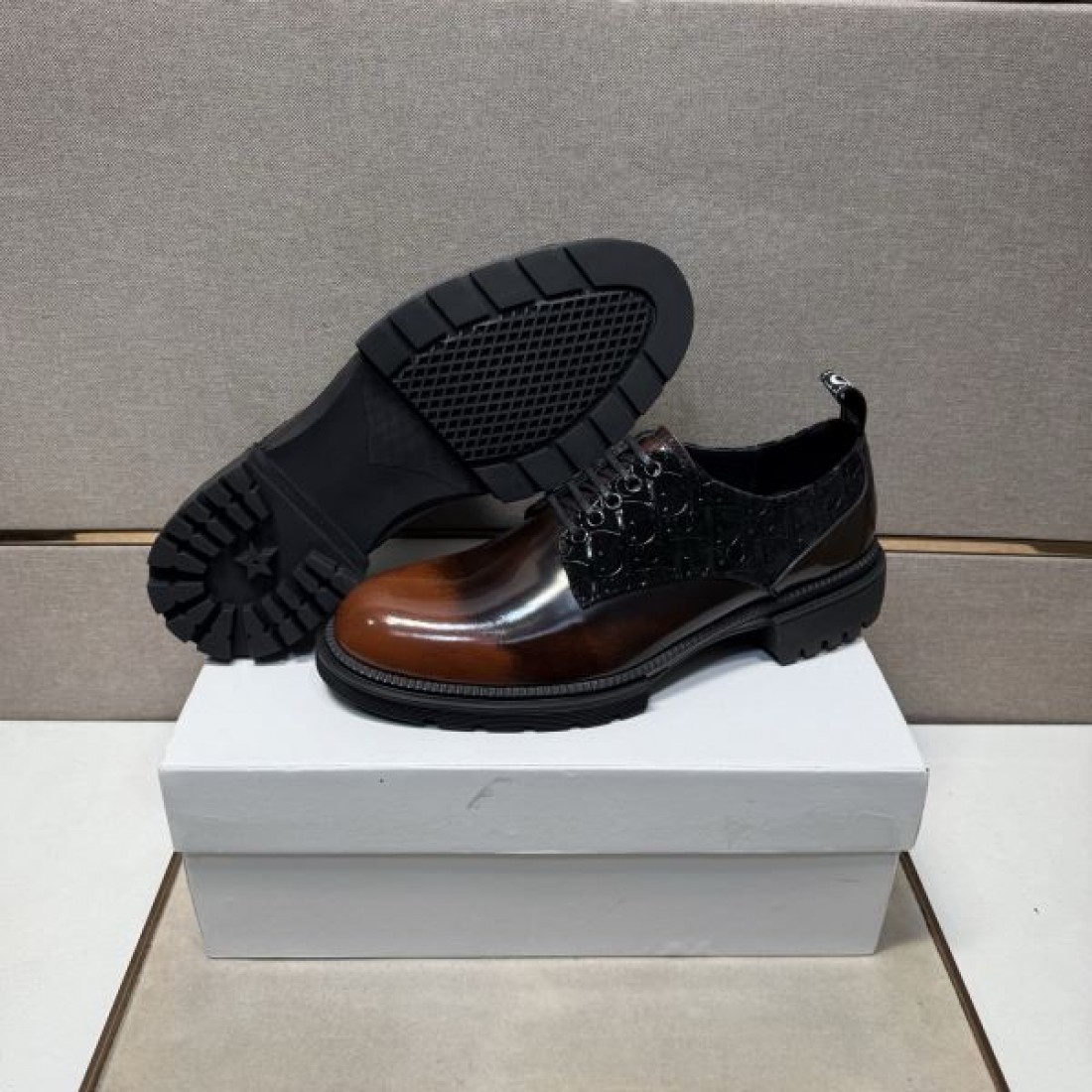 クラシック 重厚 DIOR ディオール コピー レースアップシューズ ブラウン×ブラックグラデーション スムースレザー 厚底ラグソール メタルアイレット仕様 高級感ある足元
