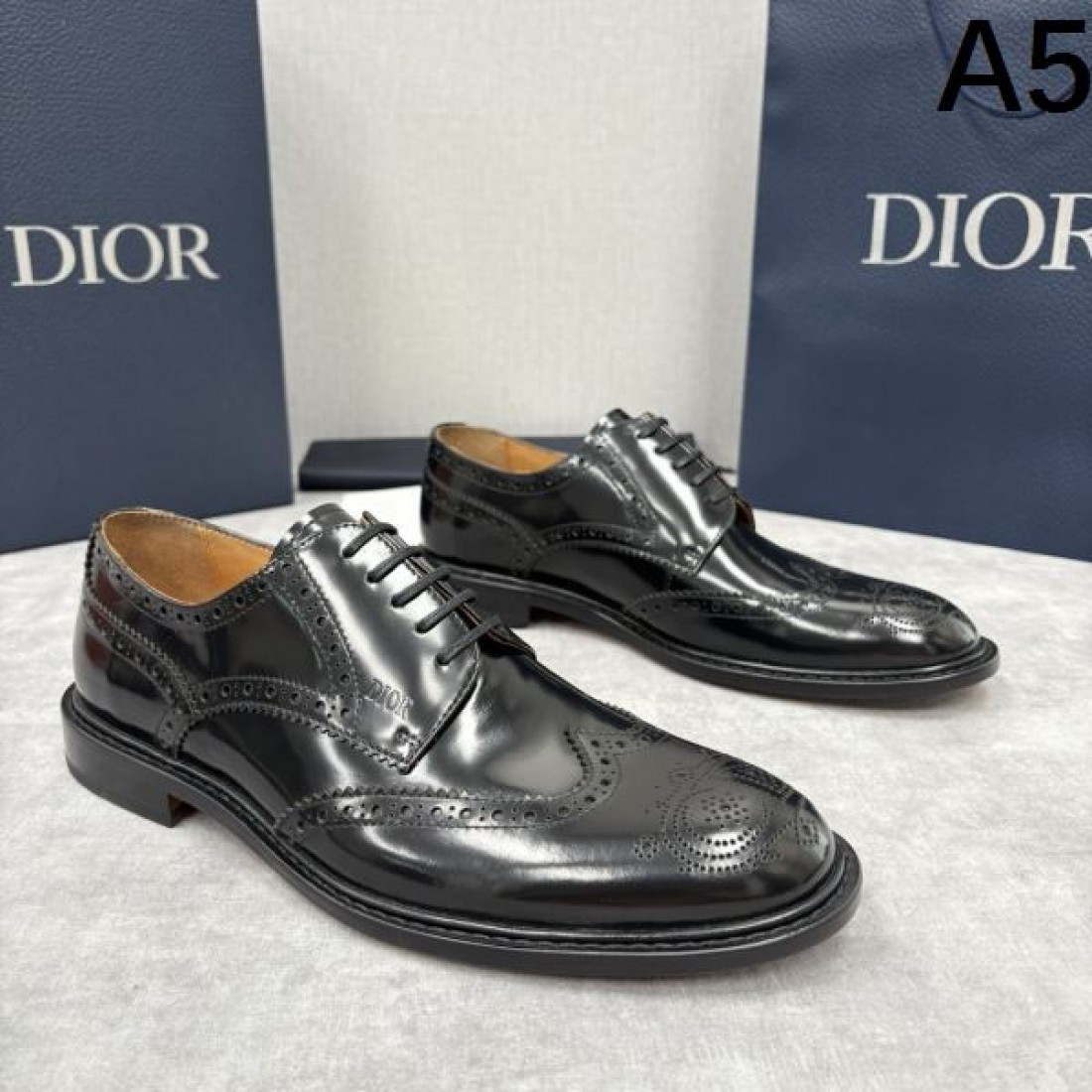 洗練 DIOR ディオール コピー ダービーシューズ ブラックレザー 光沢仕上げ 編み上げデザイン ボリュームソール 防滑仕様 フォーマルカジュアル兼用