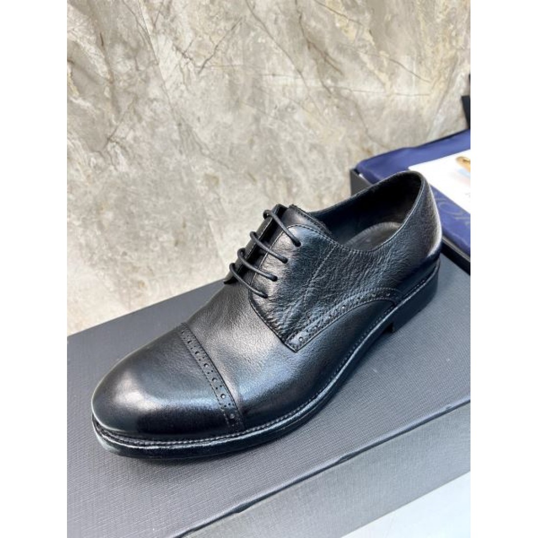 DIOR ディオール コピー レースアップシューズ ブラックスムースレザー シャープトゥ設計 ミニマル外観 軽量ソール ドレススタイル