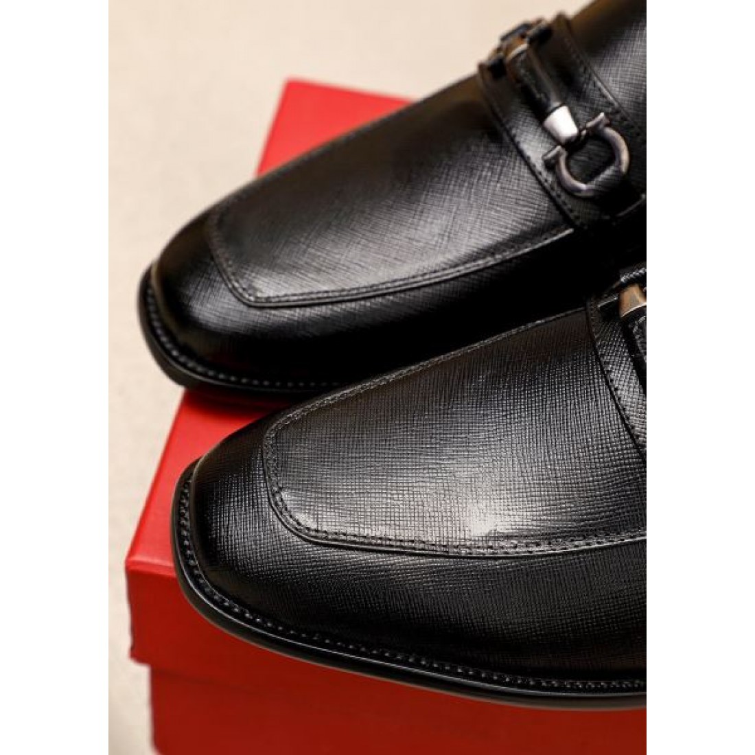 ホースビットモチーフ ローファー スリッポン Salvatore Ferragamo サルヴァトーレフェラガモ コピー ビジネスシューズ