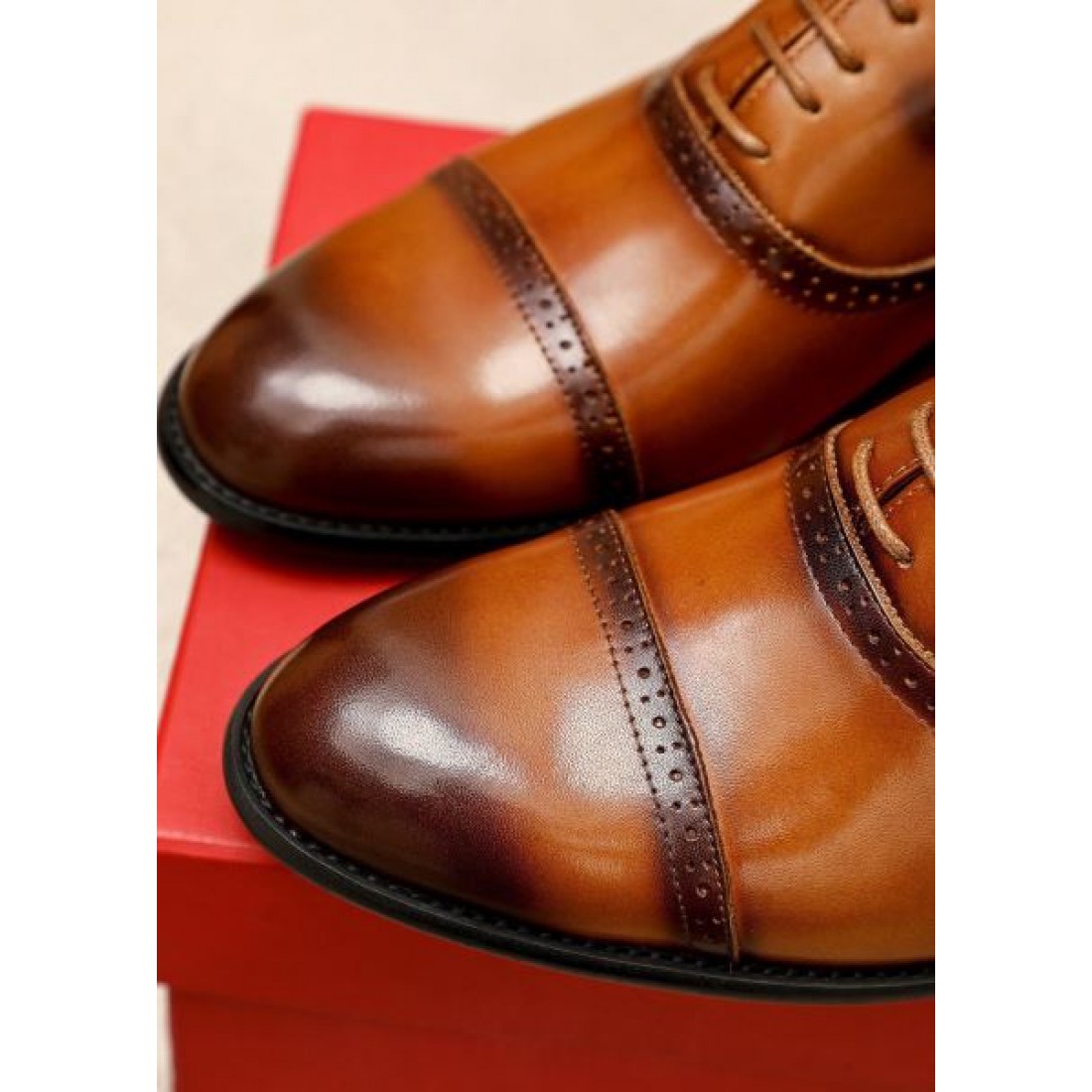 メダリオン装飾 ウイングチップデザイン FERRAGAMO フェラガモ コピー レースアップシューズ 英国クラシック
