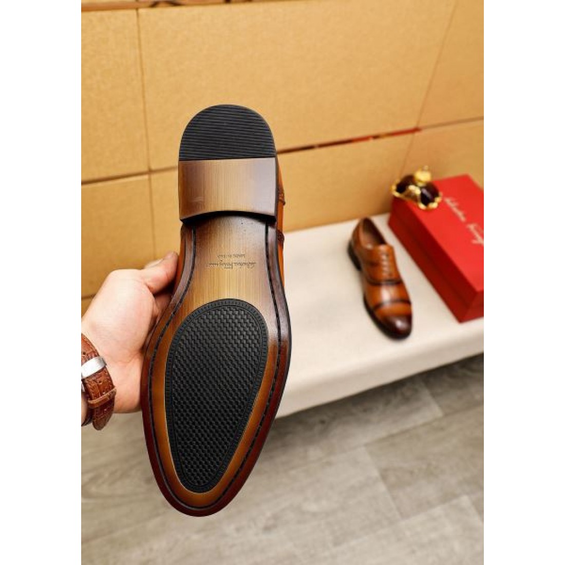 メダリオン装飾 ウイングチップデザイン FERRAGAMO フェラガモ コピー レースアップシューズ 英国クラシック