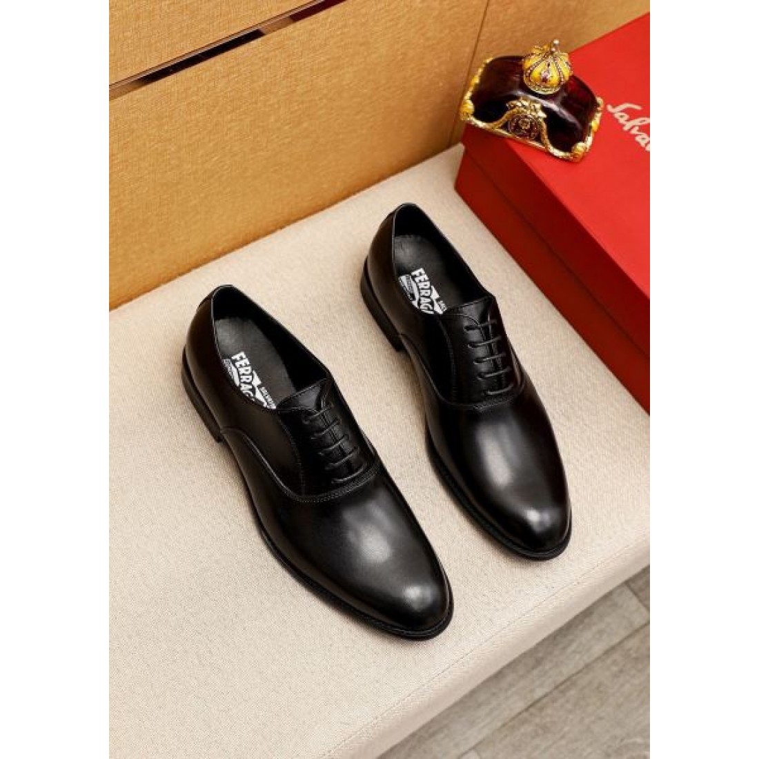 アーモンドトゥ FERRAGAMO フェラガモ コピー メンズ 革靴 シックデザイン