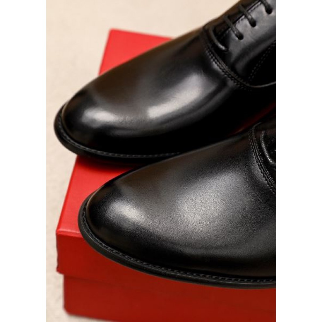 アーモンドトゥ FERRAGAMO フェラガモ コピー メンズ 革靴 シックデザイン