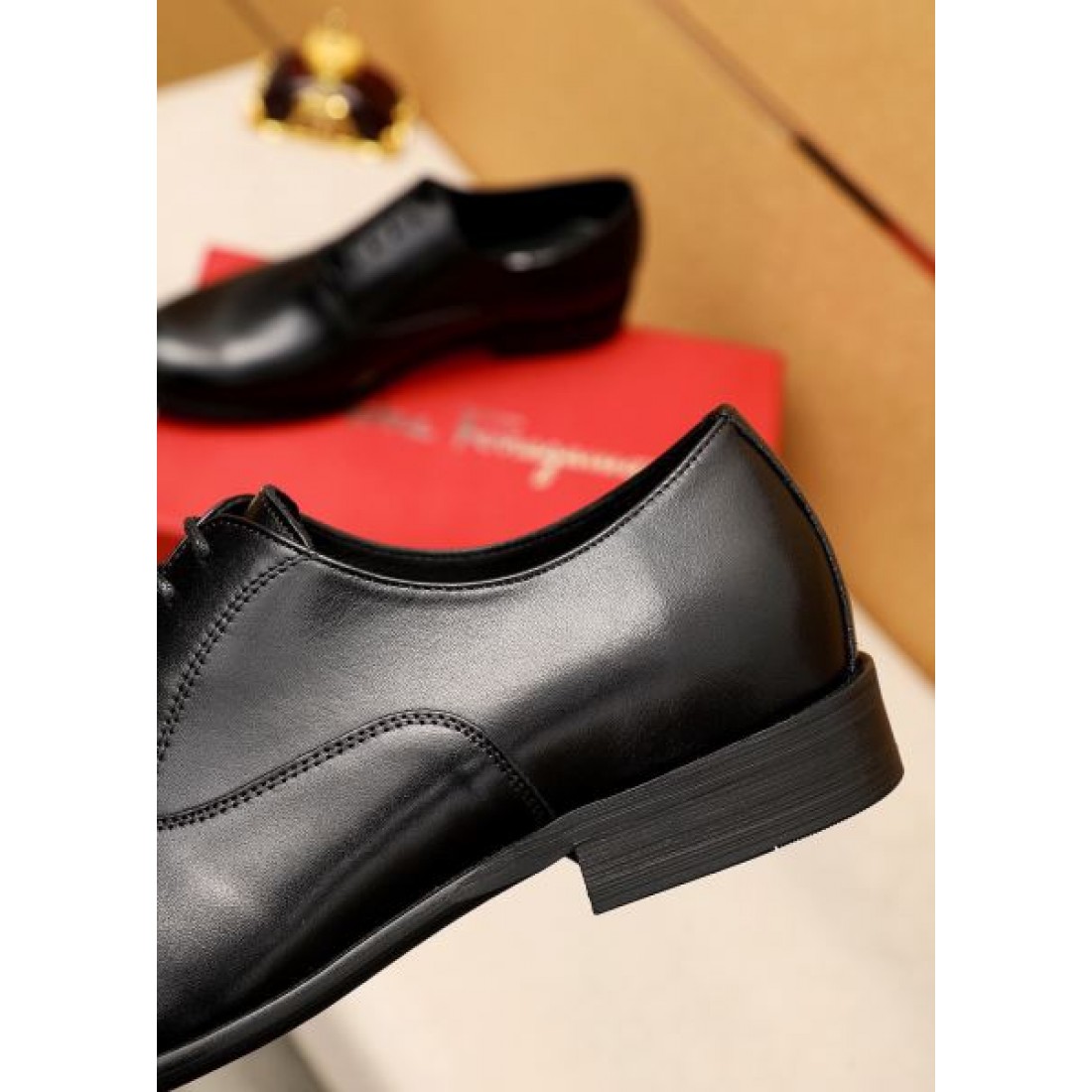 アーモンドトゥ FERRAGAMO フェラガモ コピー メンズ 革靴 シックデザイン