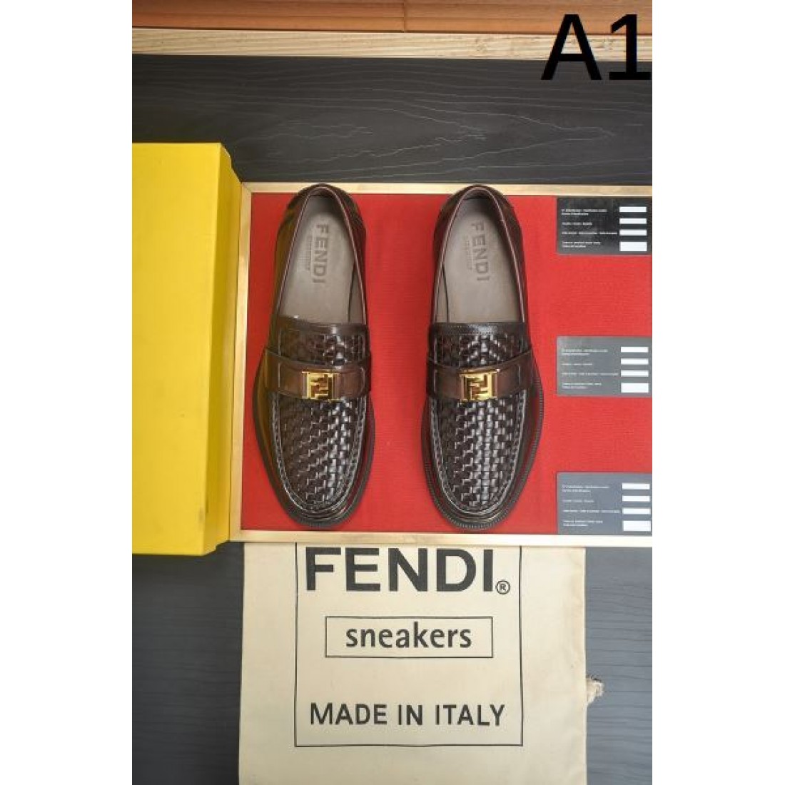 クラシック 高級感 FENDI フェンディ コピー ローファー ブラウン×ブラックグラデーション レザー素材 ビットデザイン クッションソール 安定感抜群 通勤スタイル