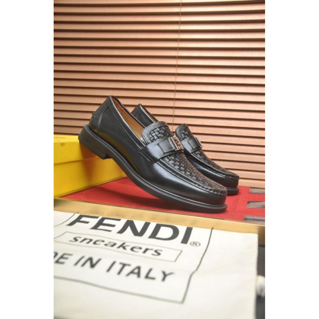 クラシック 高級感 FENDI フェンディ コピー ローファー ブラウン×ブラックグラデーション レザー素材 ビットデザイン クッションソール 安定感抜群 通勤スタイル