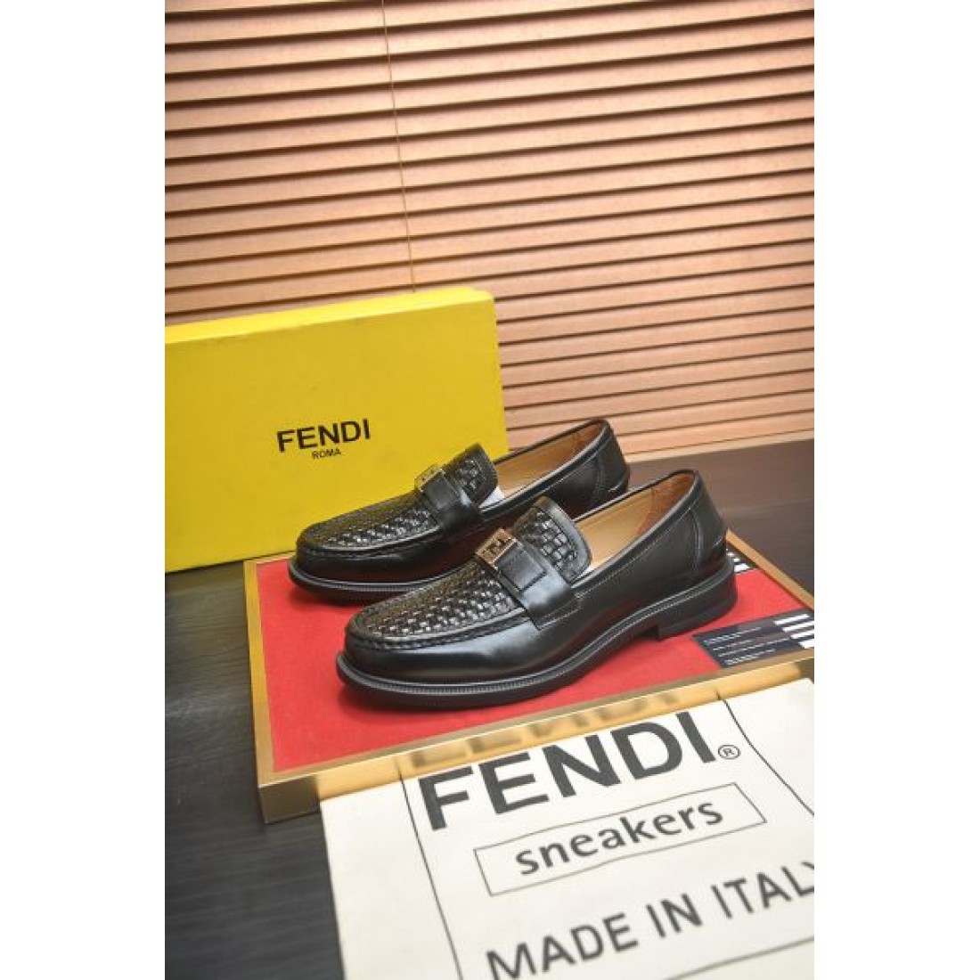 クラシック 高級感 FENDI フェンディ コピー ローファー ブラウン×ブラックグラデーション レザー素材 ビットデザイン クッションソール 安定感抜群 通勤スタイル