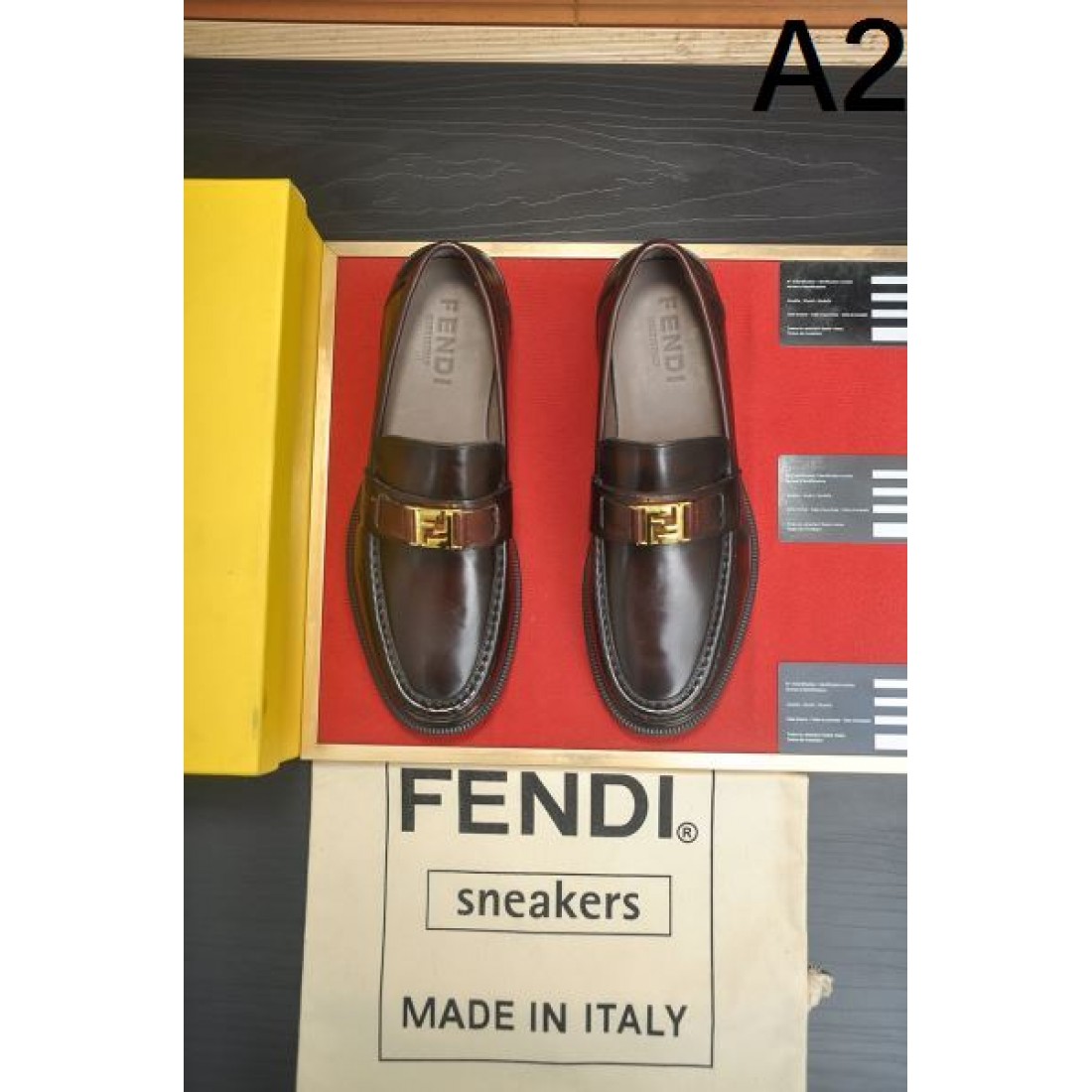 ビジネス 上品 FENDI フェンディ コピー ローファー ダークブラウンレザー メタルバックル装飾 スムース仕上げ 軽量ソール 履き心地快適 フォーマル対応