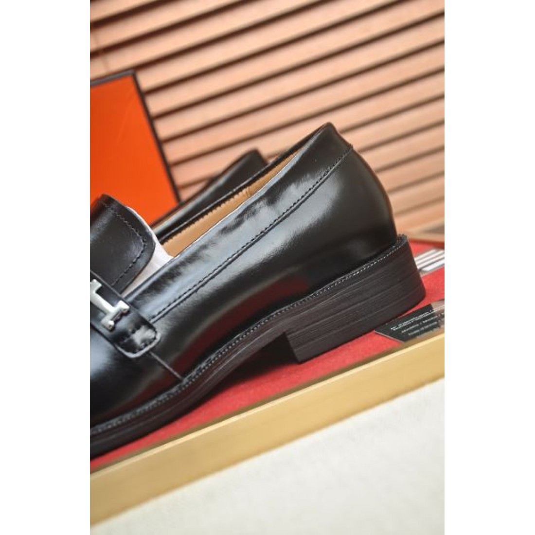 ミニマルデザイン 艶感レザー HERMÈS エルメス コピー ローファー エレガントスタイル ドレスカジュアル 上質仕立て