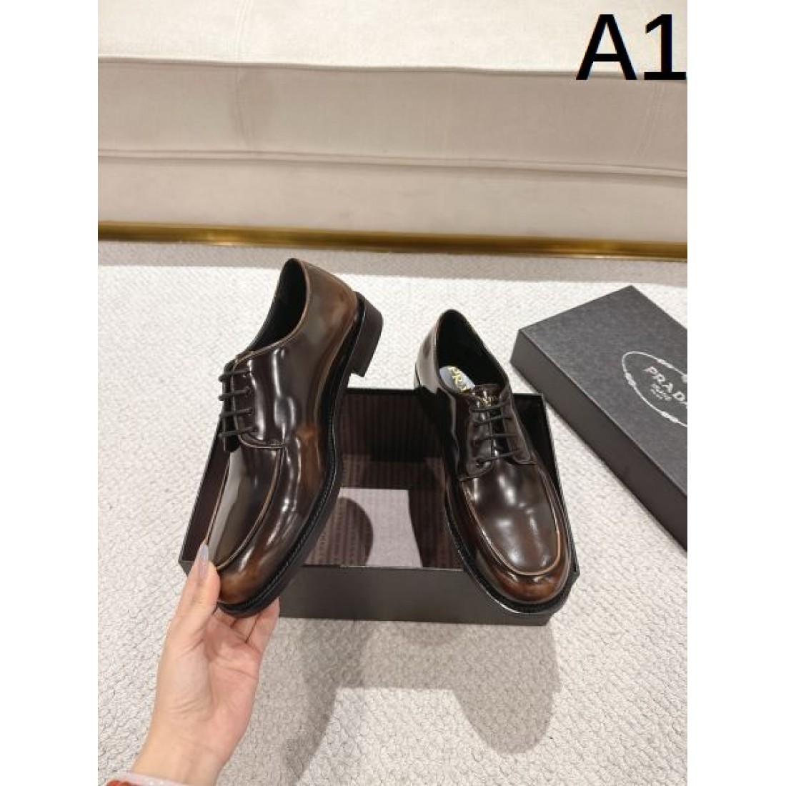 Uチップ ミニマルデザイン PRADA プラダ コピー ダービーシューズ ドレスカジュアル 上質スタイル 通勤対応