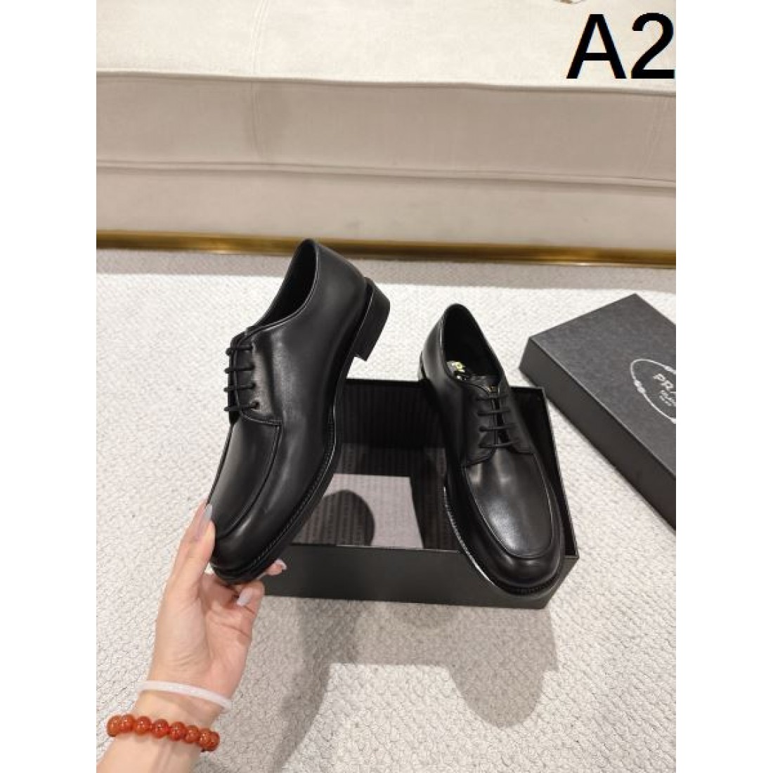 Uチップ ミニマルデザイン PRADA プラダ コピー ダービーシューズ ドレスカジュアル 上質スタイル 通勤対応