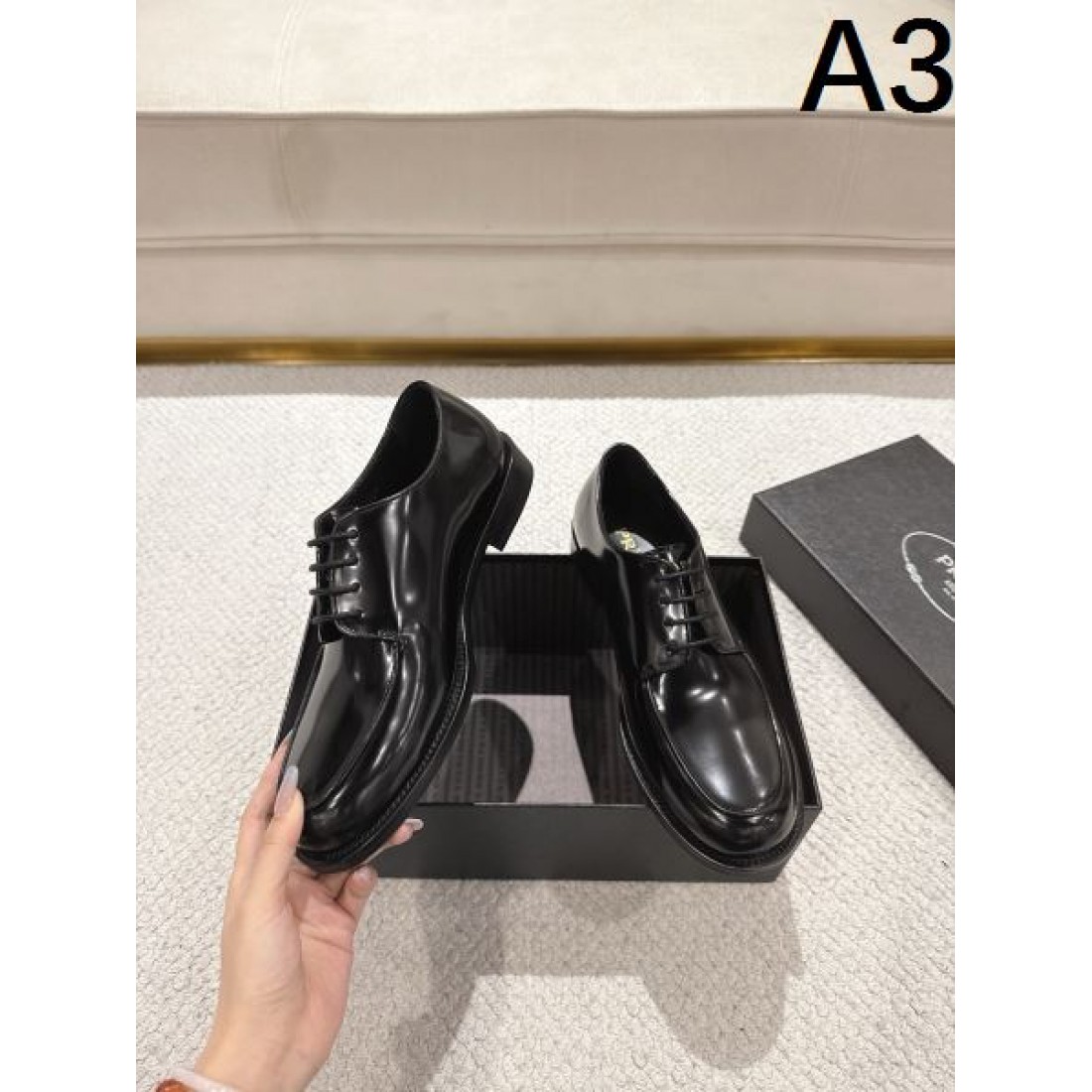 Uチップ ミニマルデザイン PRADA プラダ コピー ダービーシューズ ドレスカジュアル 上質スタイル 通勤対応