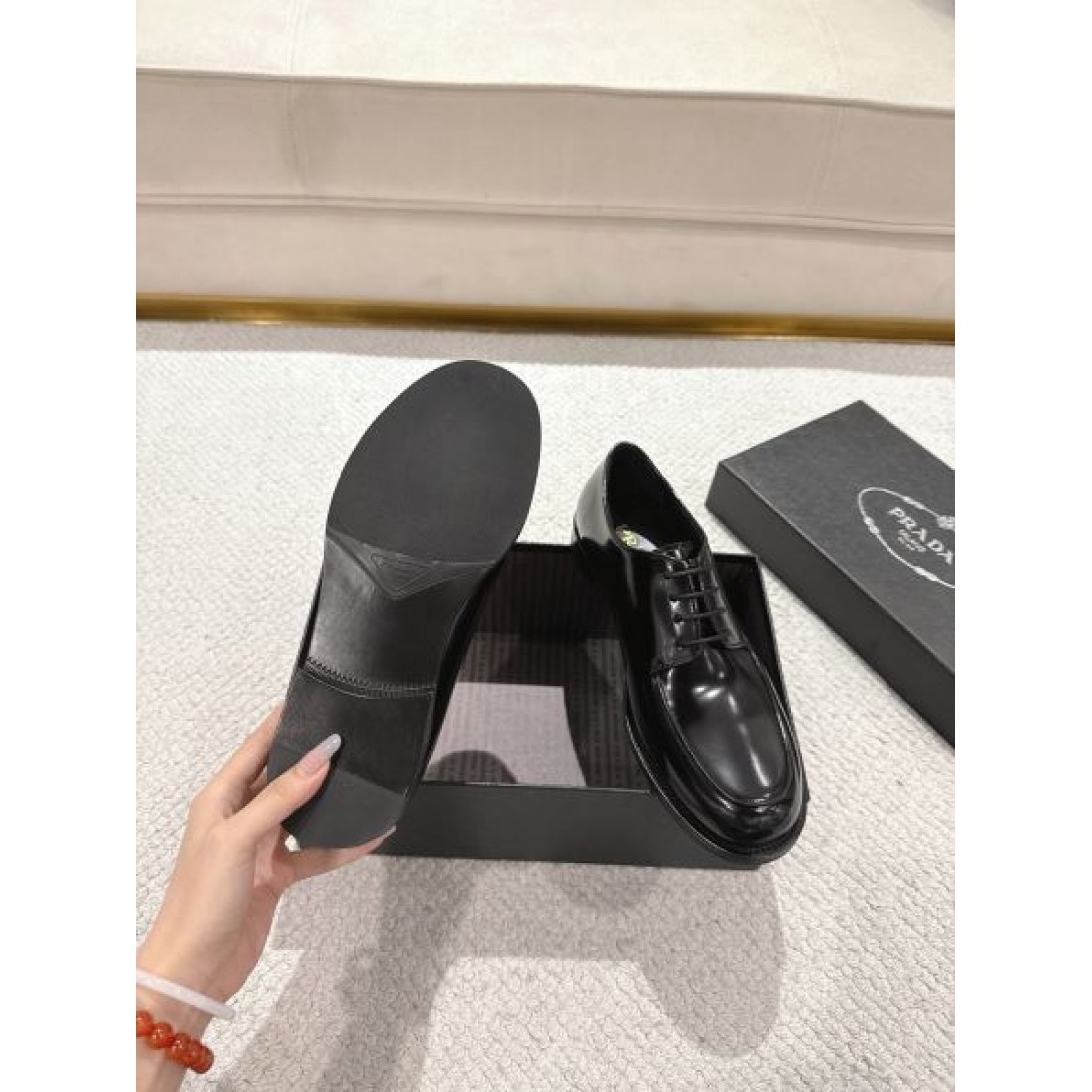 Uチップ ミニマルデザイン PRADA プラダ コピー ダービーシューズ ドレスカジュアル 上質スタイル 通勤対応