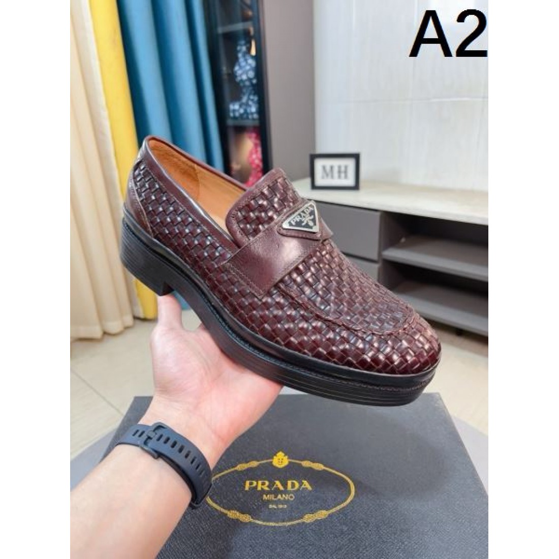 イントレチャート風 トライアングルロゴ PRADA プラダ コピー ローファー 厚底設計 ドレスカジュアル 格上げシューズ