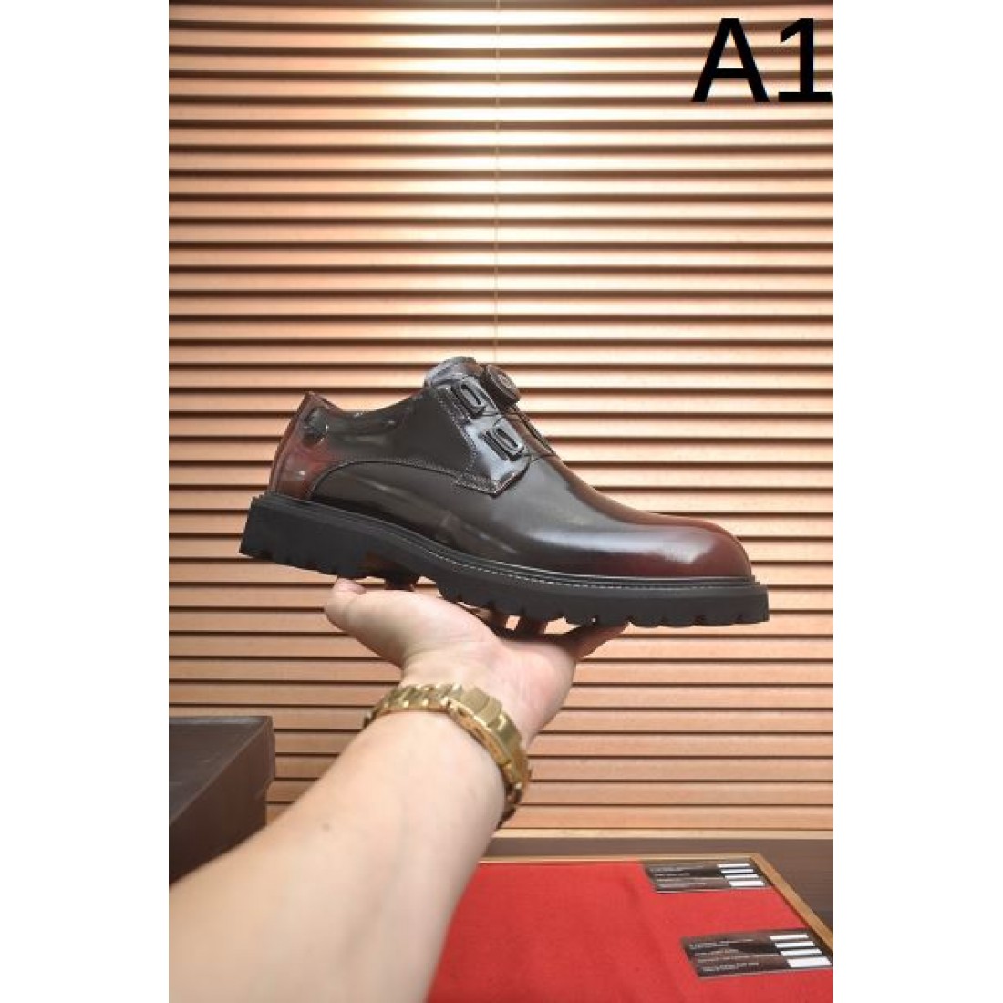メンズ レザー グラデーションレザー ロゴプレート付き Prada プラダ コピー シューズ フォーマルカジュアル