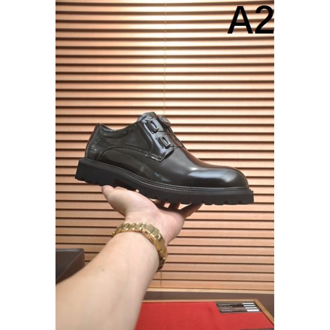 メンズ レザー グラデーションレザー ロゴプレート付き Prada プラダ コピー シューズ フォーマルカジュアル