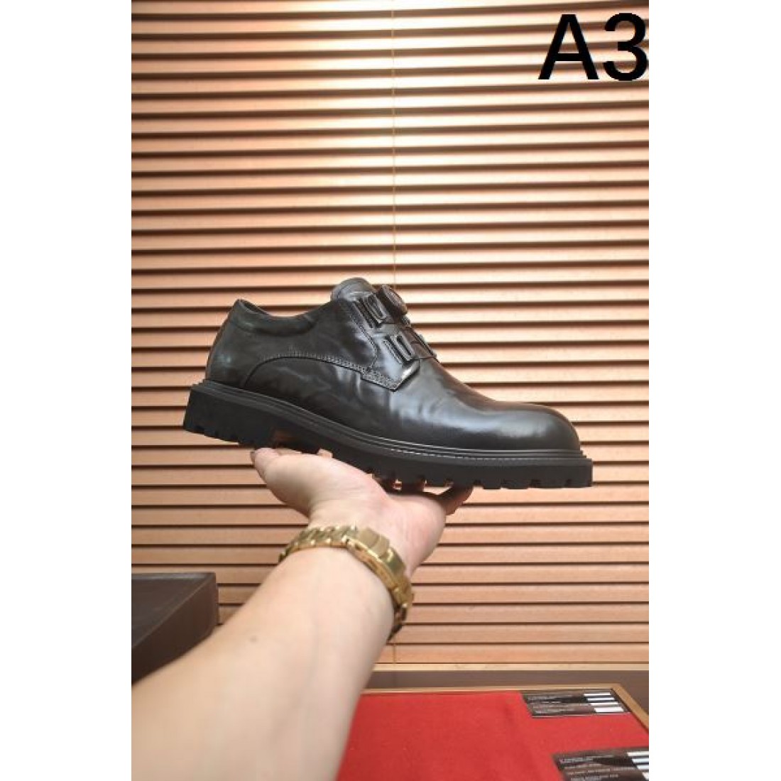 メンズ レザー グラデーションレザー ロゴプレート付き Prada プラダ コピー シューズ フォーマルカジュアル