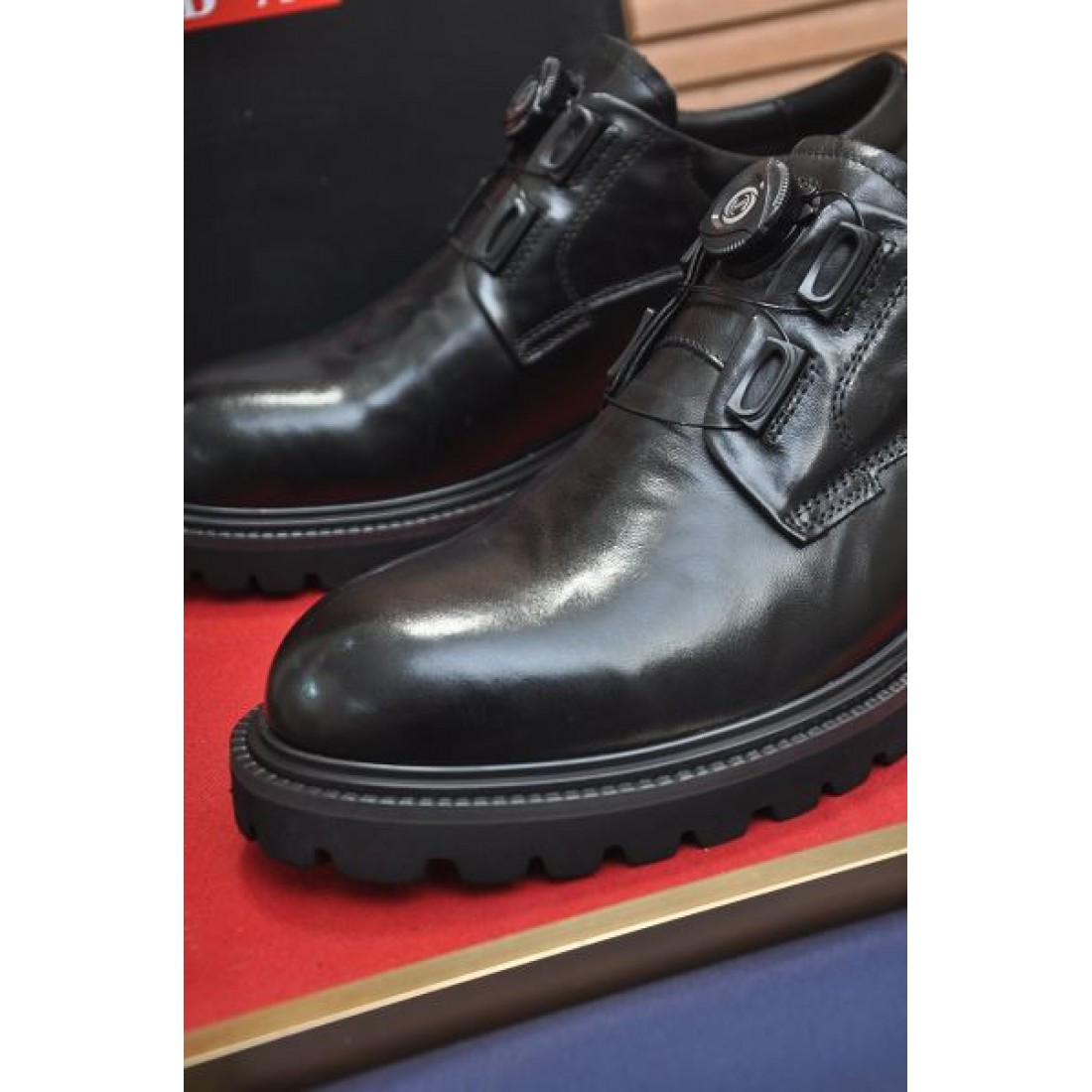 メンズ レザー グラデーションレザー ロゴプレート付き Prada プラダ コピー シューズ フォーマルカジュアル