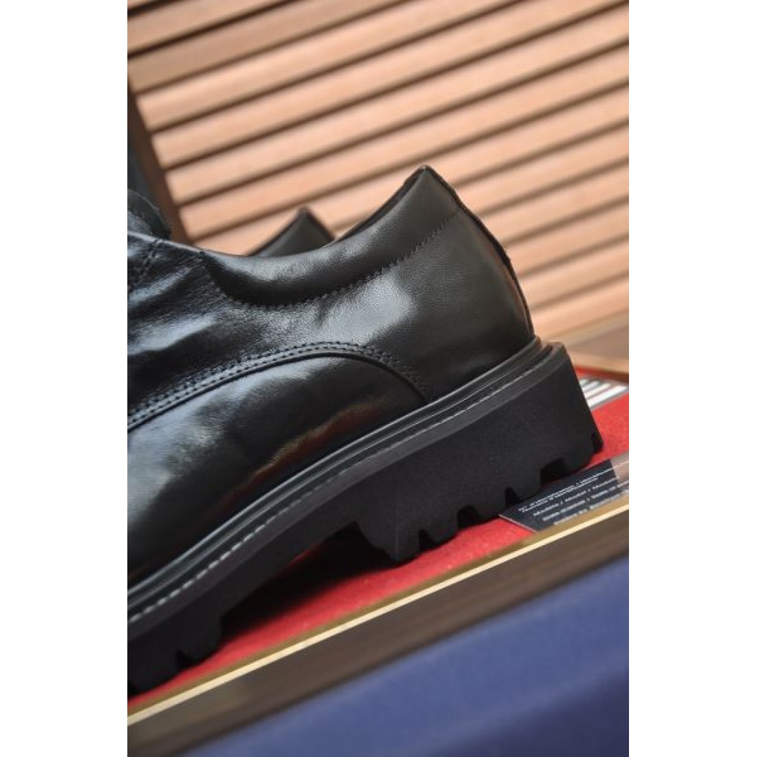 メンズ レザー グラデーションレザー ロゴプレート付き Prada プラダ コピー シューズ フォーマルカジュアル