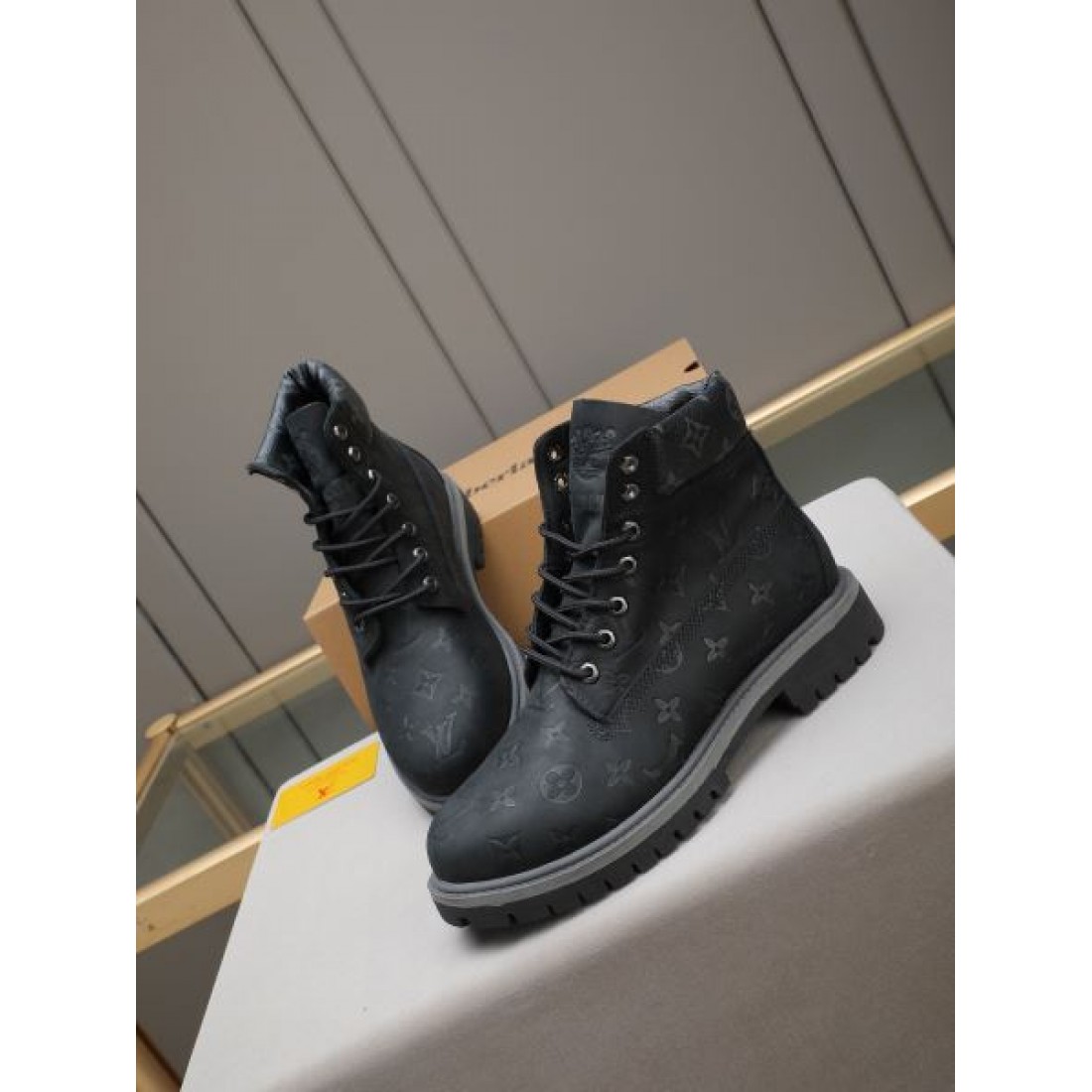 コントラスト配色 Louis Vuitton ルイヴィトン コピー ブーツ キャメル×ダークブラウン モノグラム切替デザイン ハイトップ構造 存在感強調