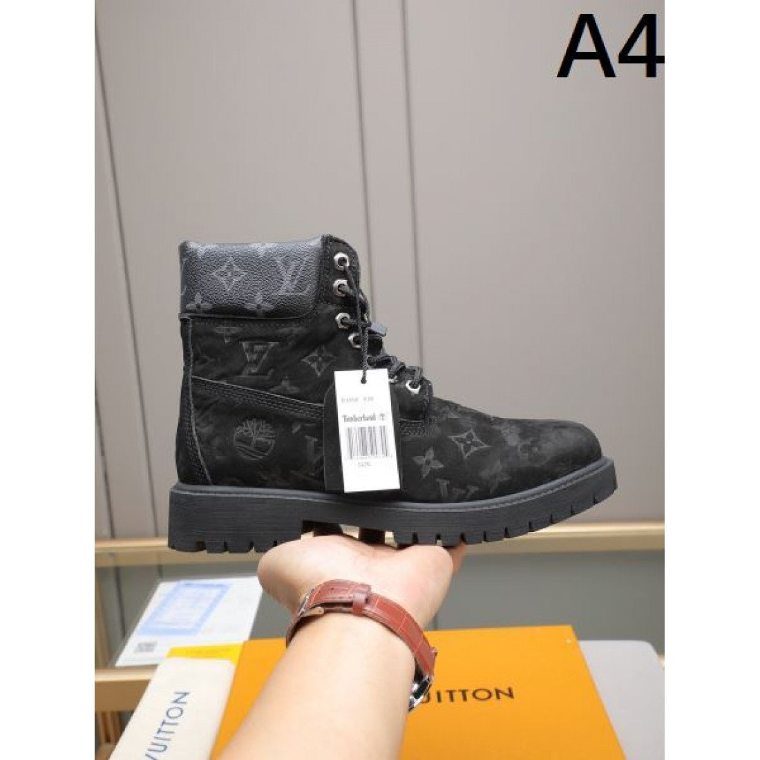 アウトドア輪郭 Louis Vuitton ルイヴィトン コピー ブーツ ブラックモノグラムレザー 厚底ラグソール 編み上げ仕様 タフな足元演出