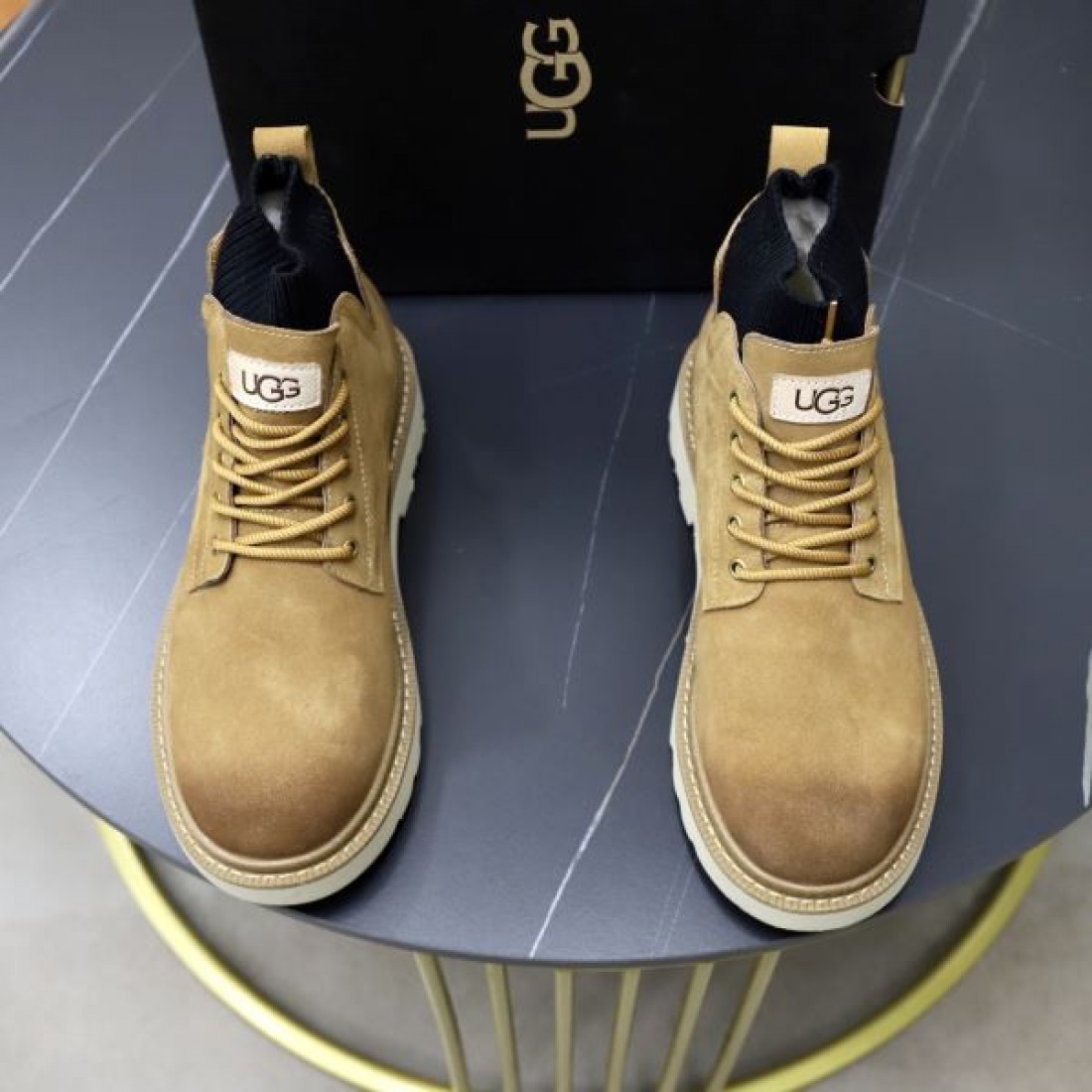 UGG アグ コピー ワークブーツ キャメルブラウン スエード素材 厚底ラバーソール レースアップデザイン 防滑仕様 秋冬アウトドア