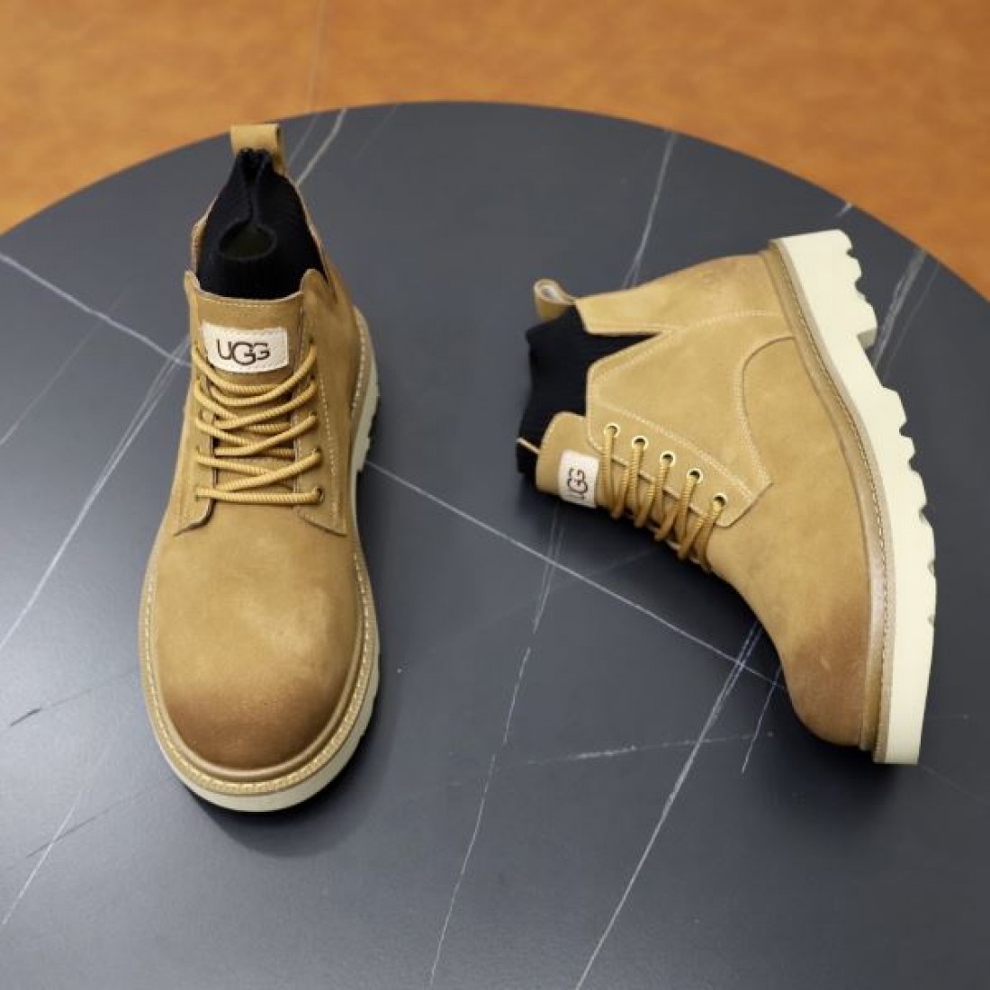 UGG アグ コピー ワークブーツ キャメルブラウン スエード素材 厚底ラバーソール レースアップデザイン 防滑仕様 秋冬アウトドア