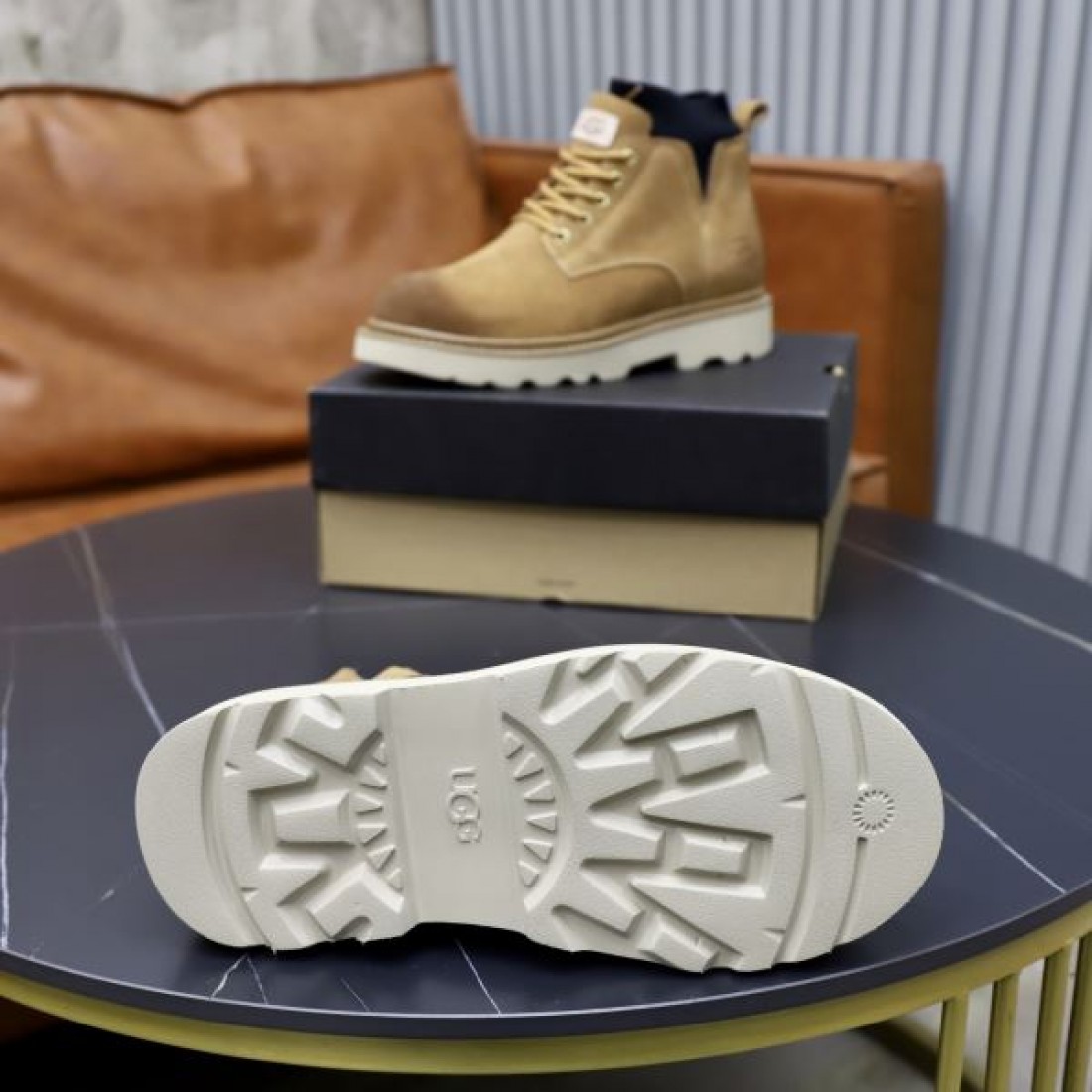 UGG アグ コピー ワークブーツ キャメルブラウン スエード素材 厚底ラバーソール レースアップデザイン 防滑仕様 秋冬アウトドア