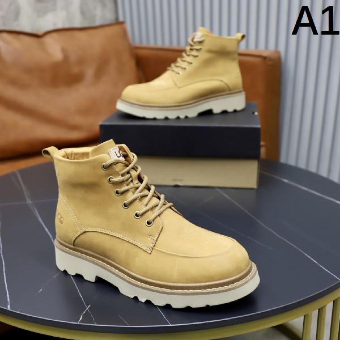 シンプル 洗練 UGG アグ コピー レースアップブーツ ブラックカラー マットスエード 厚底トレッドソール 防滑性能 高安定設計