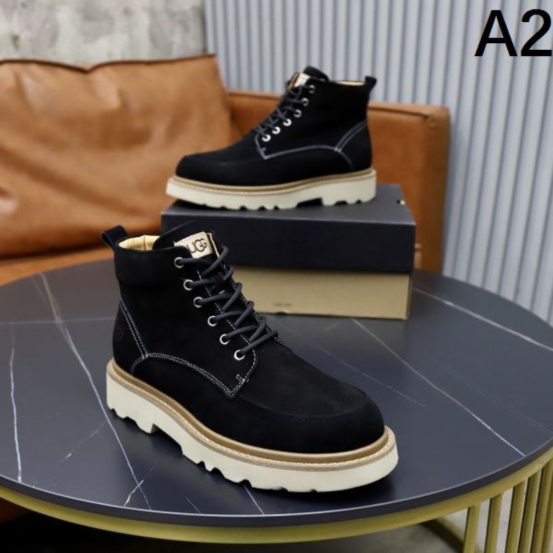 シンプル 洗練 UGG アグ コピー レースアップブーツ ブラックカラー マットスエード 厚底トレッドソール 防滑性能 高安定設計