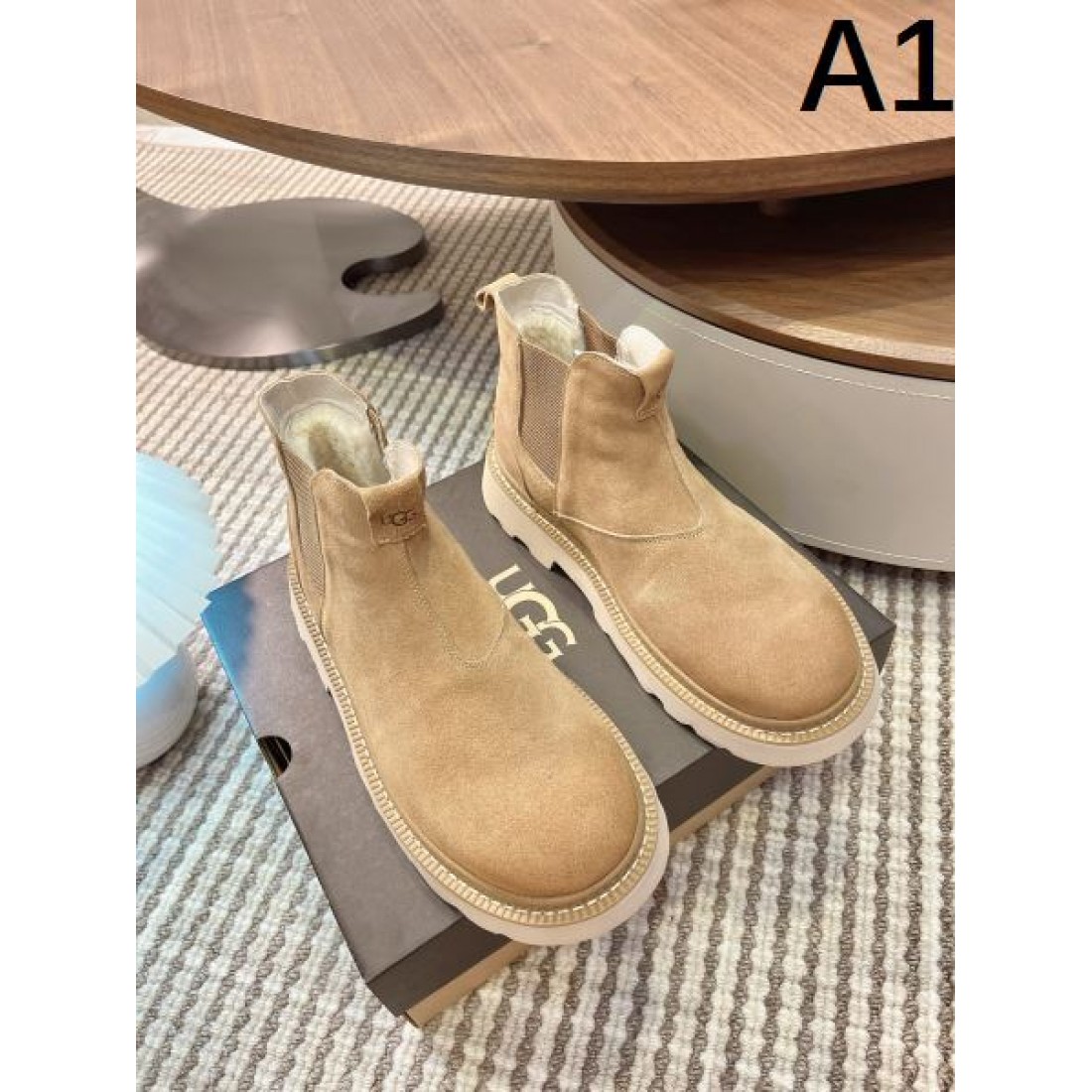 ダン クール UGG アグ コピー ショートブーツ ブラックカラー マットスエード サイドゴア仕様 防滑トレッドソール 安定感抜群
