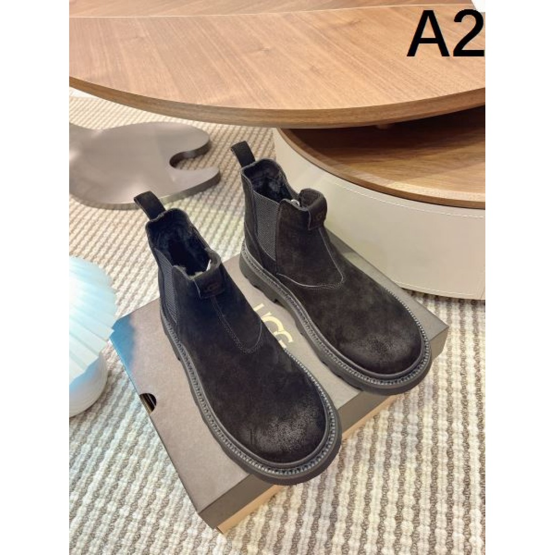 ダン クール UGG アグ コピー ショートブーツ ブラックカラー マットスエード サイドゴア仕様 防滑トレッドソール 安定感抜群
