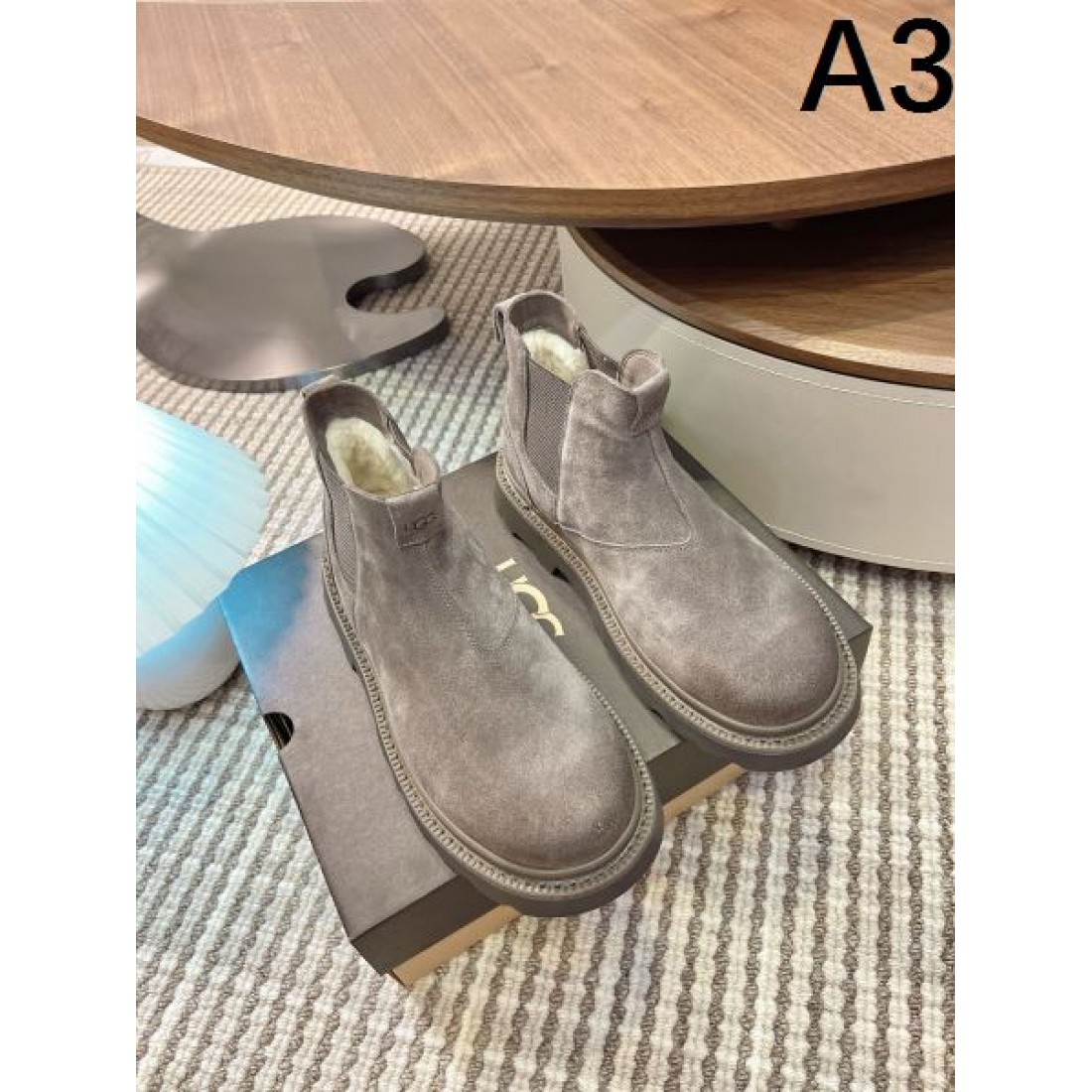 ダン クール UGG アグ コピー ショートブーツ ブラックカラー マットスエード サイドゴア仕様 防滑トレッドソール 安定感抜群