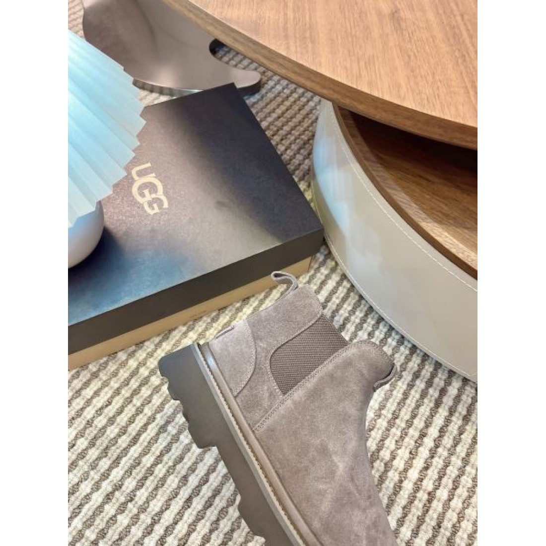 ダン クール UGG アグ コピー ショートブーツ ブラックカラー マットスエード サイドゴア仕様 防滑トレッドソール 安定感抜群