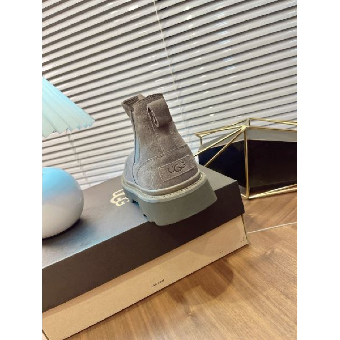 ダン クール UGG アグ コピー ショートブーツ ブラックカラー マットスエード サイドゴア仕様 防滑トレッドソール 安定感抜群
