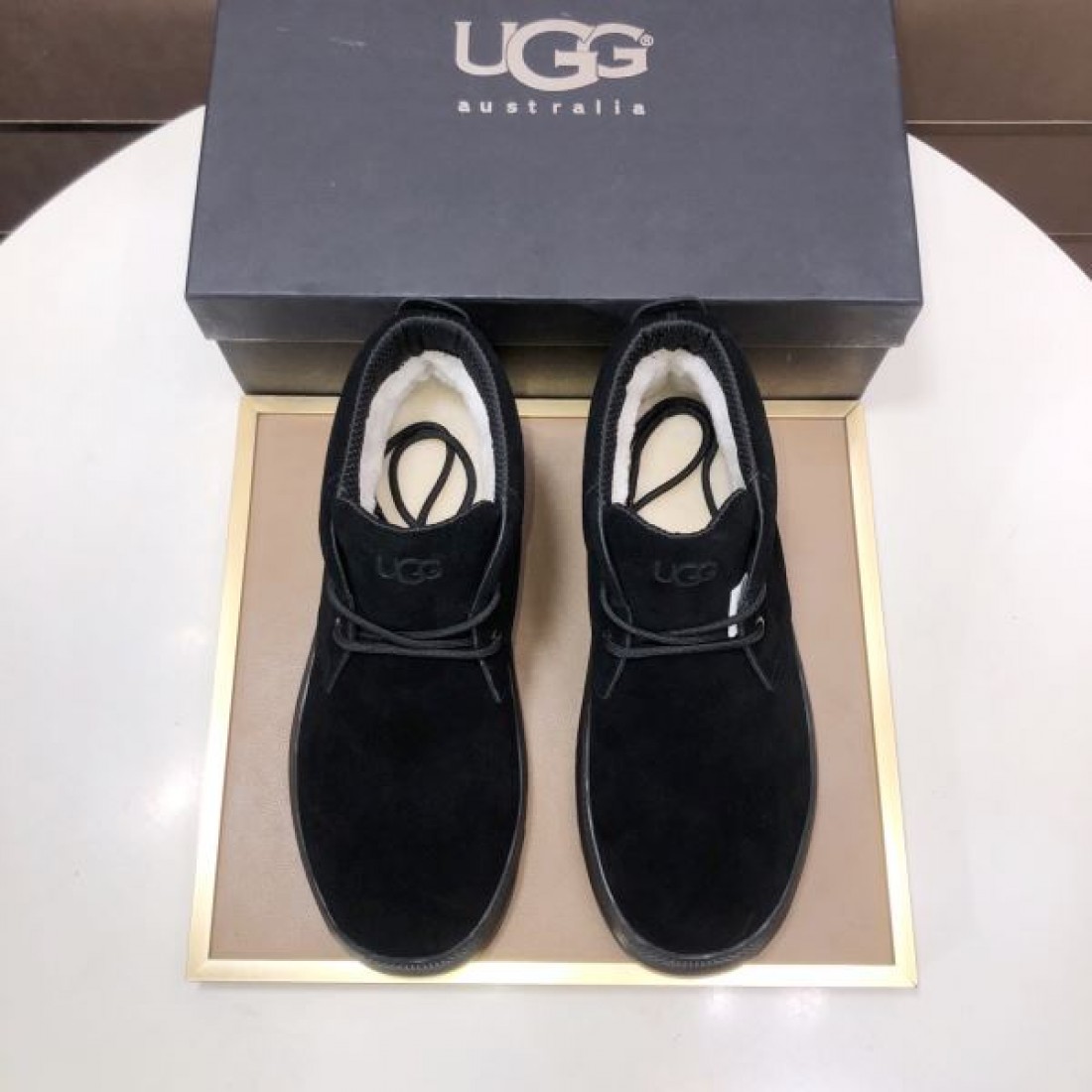 ナチュラル 洗練 UGG アグ コピー チェルシーブーツ グレーカラー スエードレザー シンプルシルエット クッションソール 履き心地快適 カジュアルスタイル