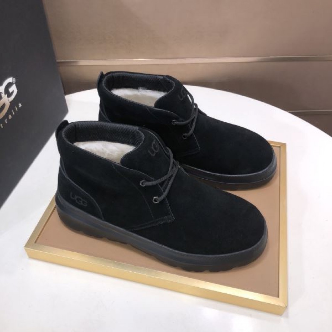 ナチュラル 洗練 UGG アグ コピー チェルシーブーツ グレーカラー スエードレザー シンプルシルエット クッションソール 履き心地快適 カジュアルスタイル