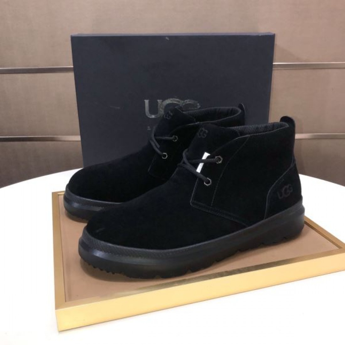 ナチュラル 洗練 UGG アグ コピー チェルシーブーツ グレーカラー スエードレザー シンプルシルエット クッションソール 履き心地快適 カジュアルスタイル