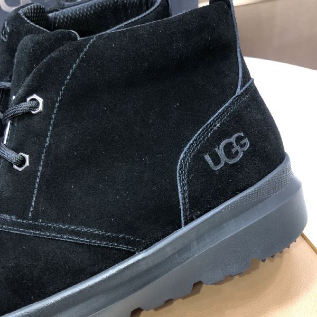 ナチュラル 洗練 UGG アグ コピー チェルシーブーツ グレーカラー スエードレザー シンプルシルエット クッションソール 履き心地快適 カジュアルスタイル