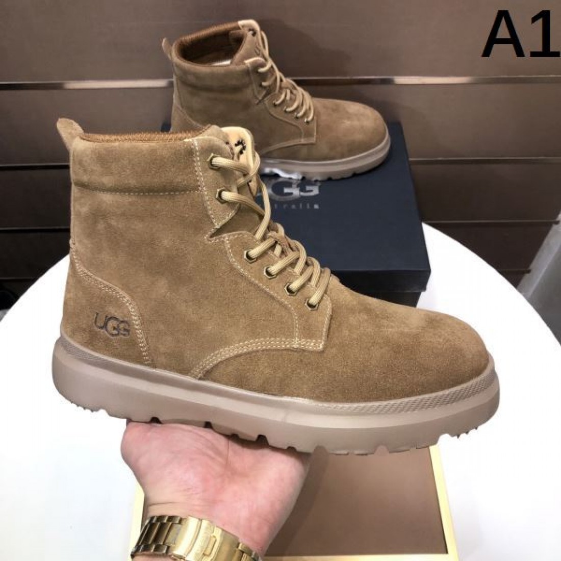 クラシック 無骨 UGG アグ コピー ワークブーツ キャメルベージュ スエード素材 レースアップデザイン 厚底ラグソール クッション性良好 アウトドア対応