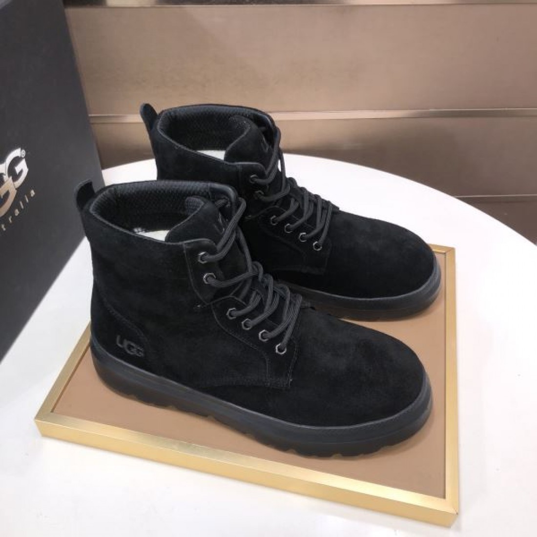 クラシック 無骨 UGG アグ コピー ワークブーツ キャメルベージュ スエード素材 レースアップデザイン 厚底ラグソール クッション性良好 アウトドア対応
