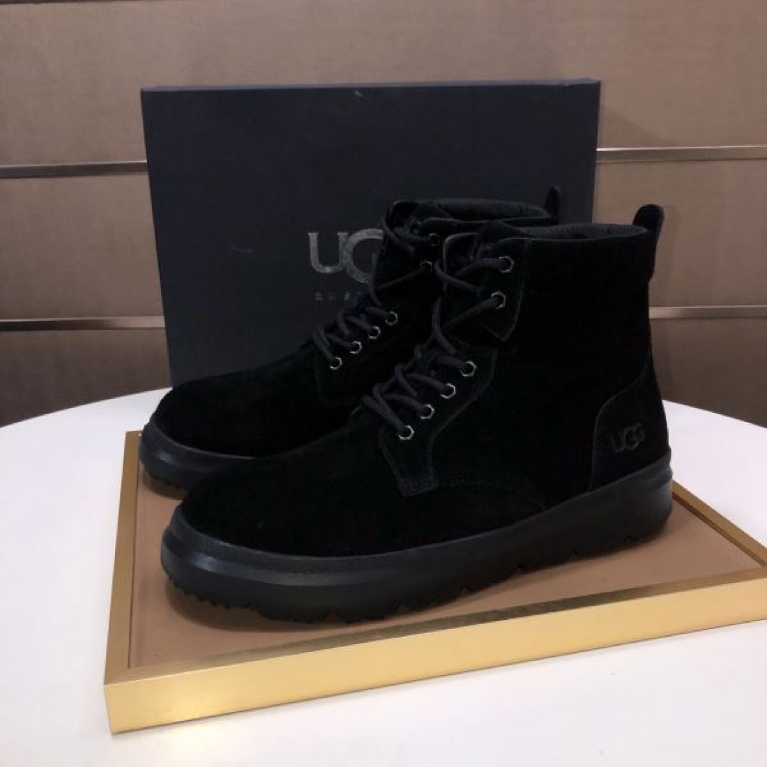クラシック 無骨 UGG アグ コピー ワークブーツ キャメルベージュ スエード素材 レースアップデザイン 厚底ラグソール クッション性良好 アウトドア対応