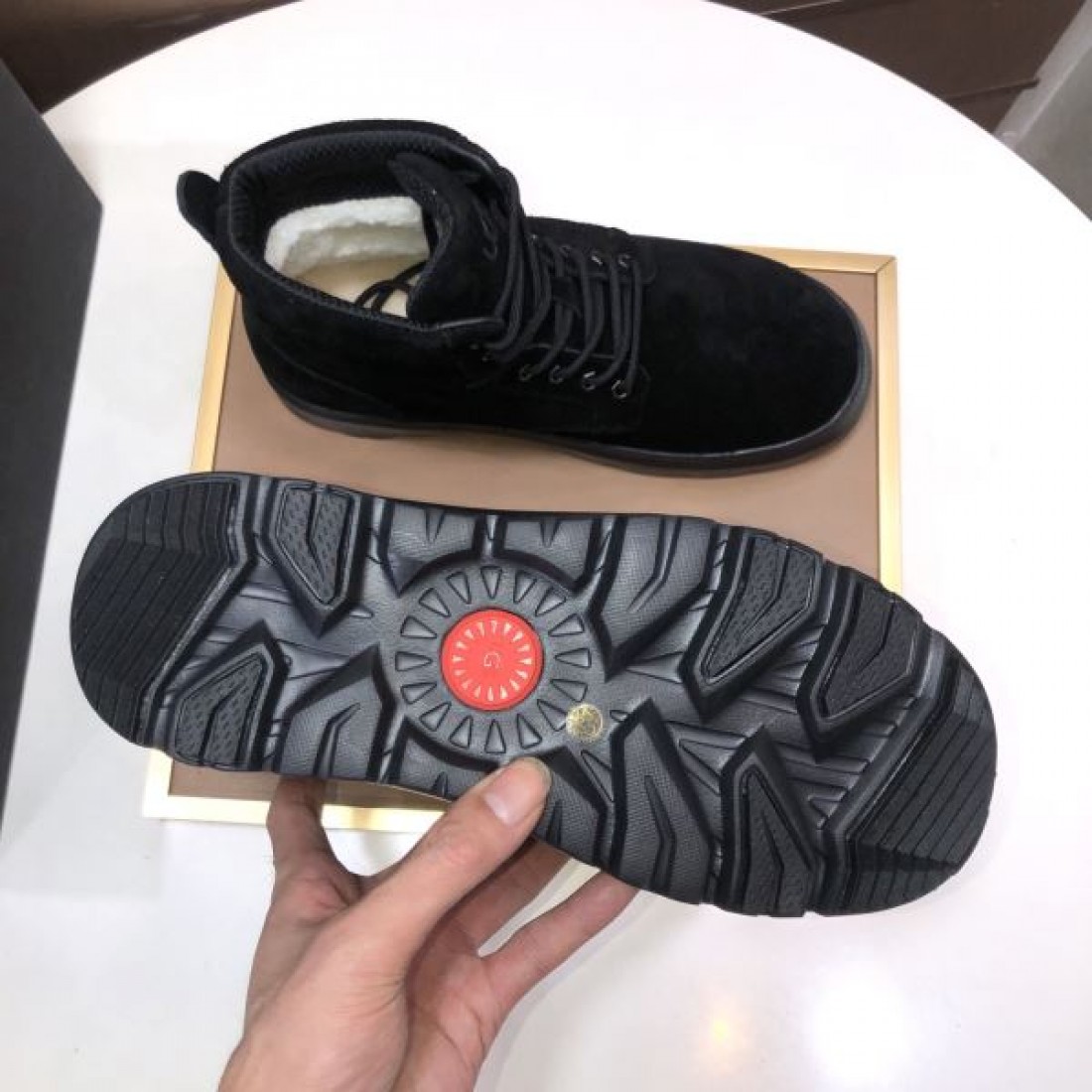 クラシック 無骨 UGG アグ コピー ワークブーツ キャメルベージュ スエード素材 レースアップデザイン 厚底ラグソール クッション性良好 アウトドア対応