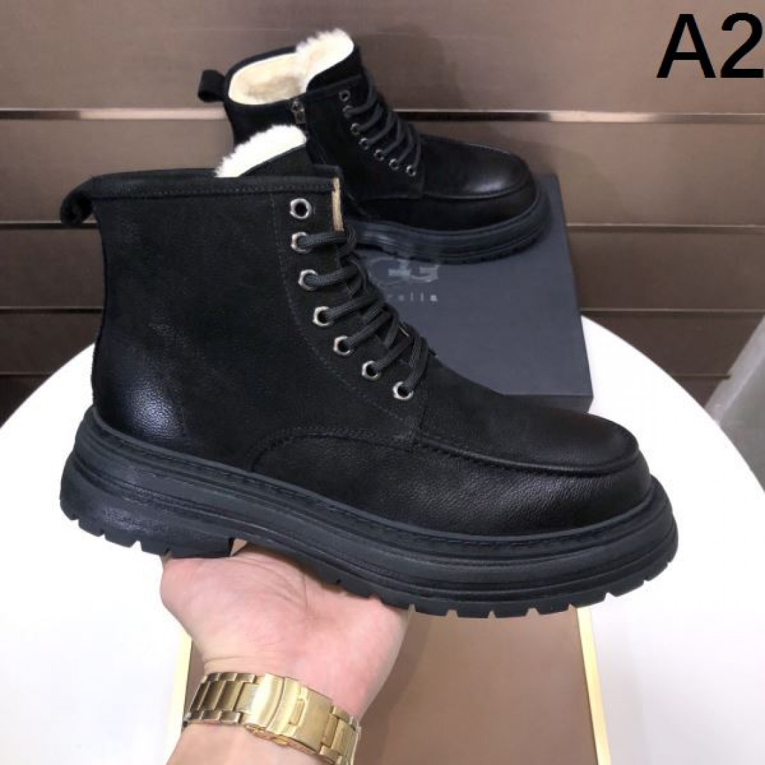 アウトドア 高機能 UGG アグ コピー レースアップブーツ ブラック配色 スエードレザー グリップ力強いラバーソール 耐久性優秀 タウンユース対応