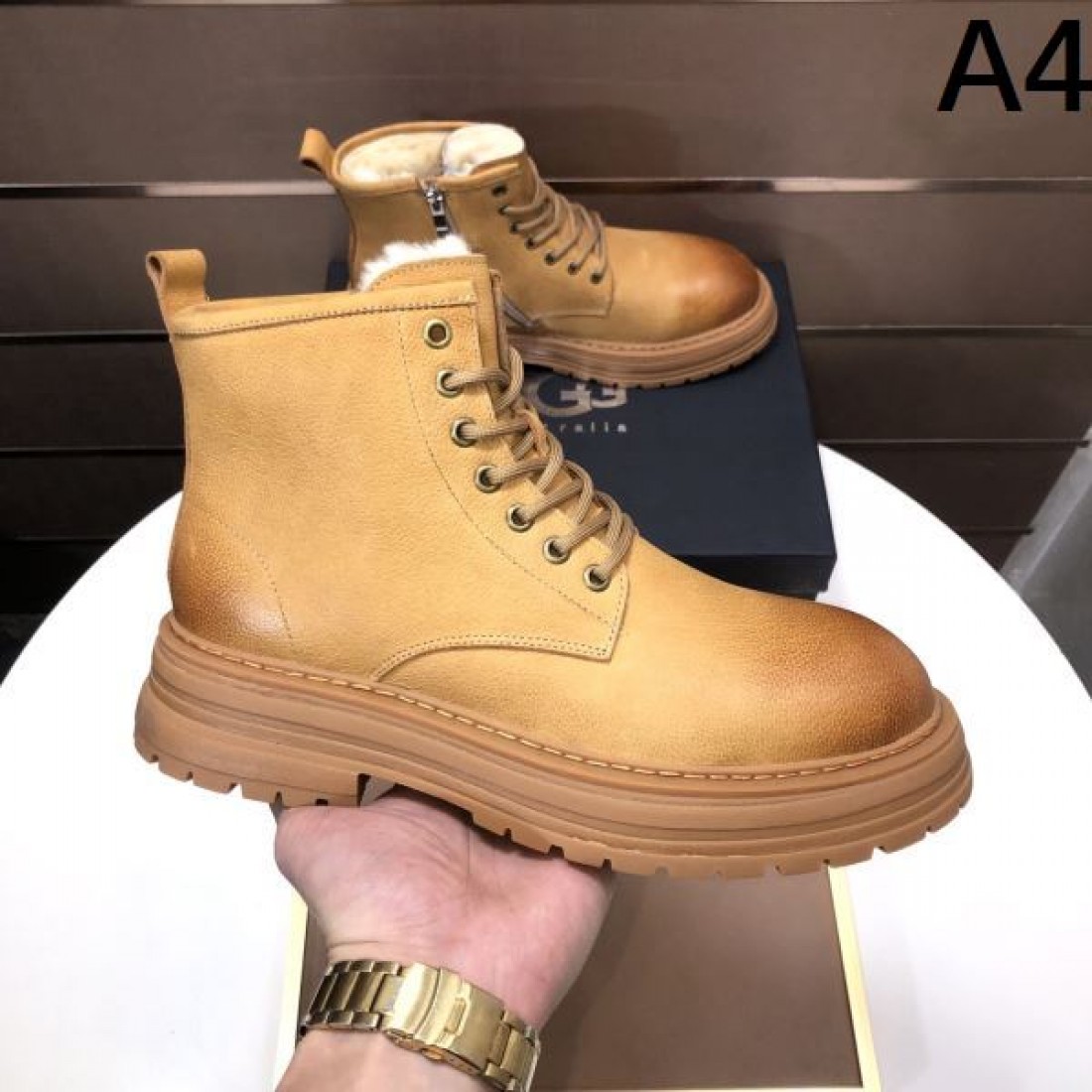 アウトドア 高機能 UGG アグ コピー レースアップブーツ ブラック配色 スエードレザー グリップ力強いラバーソール 耐久性優秀 タウンユース対応